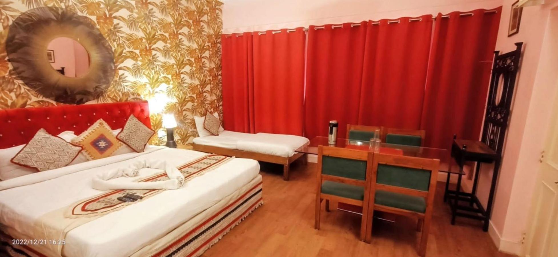 Hotel Pink Palace 3*