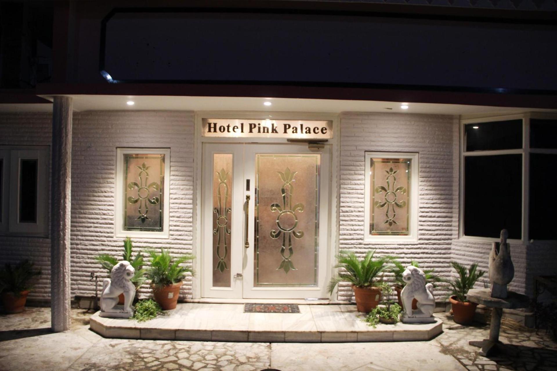 Pink Palace 3*