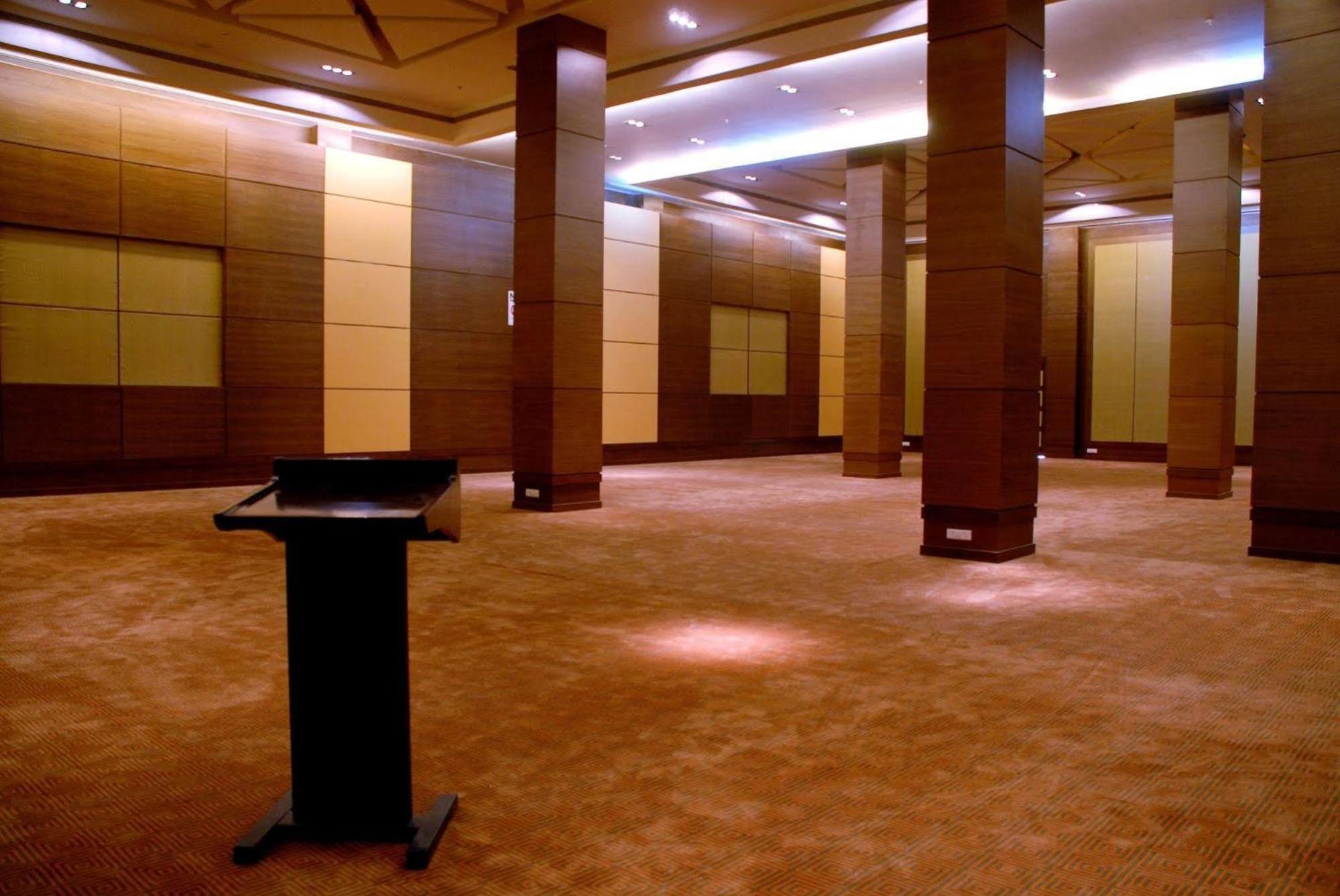 Hotel The Sky Imperial,
