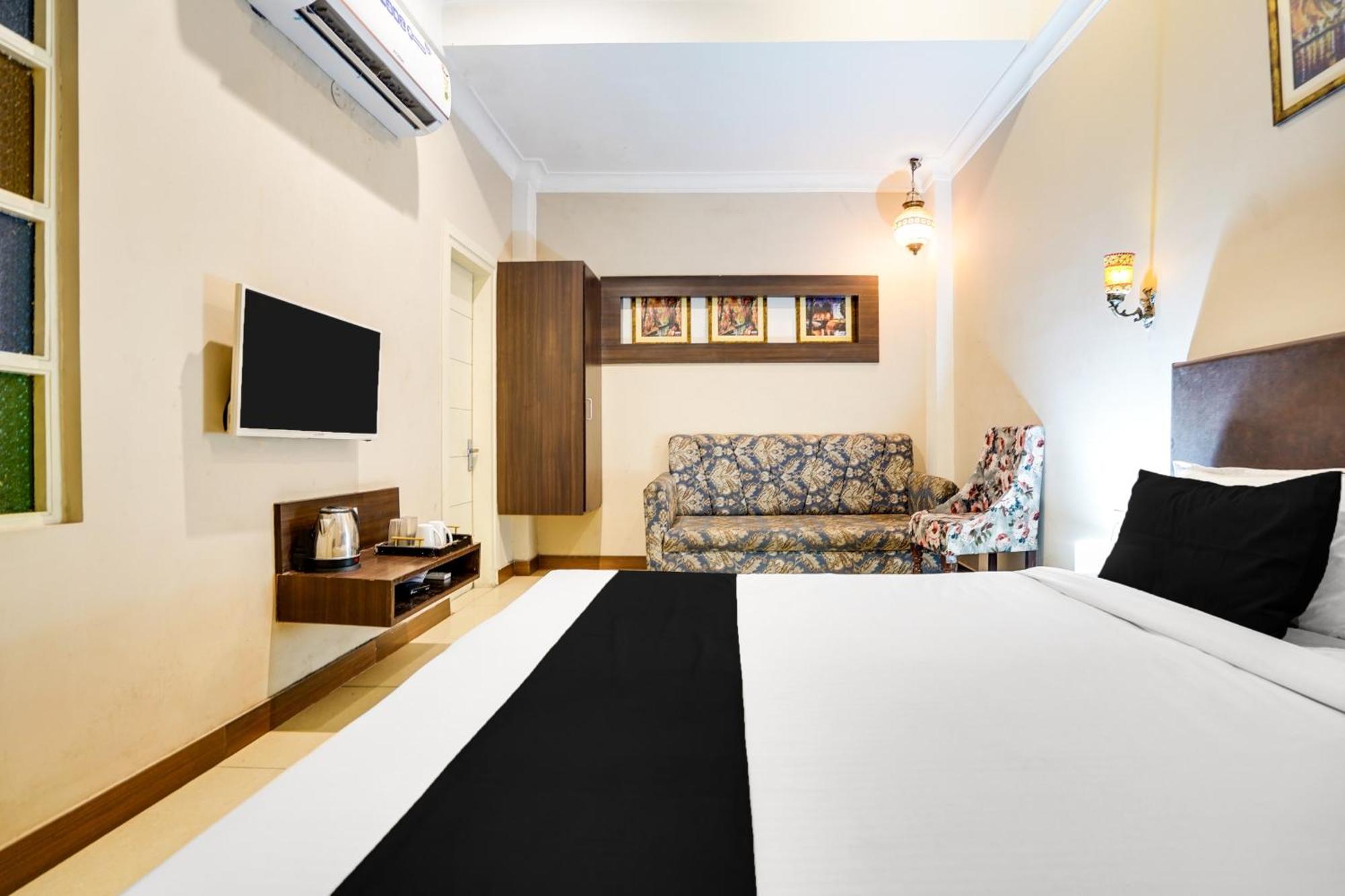 Super Townhouse Mansarovar Near Metro Station