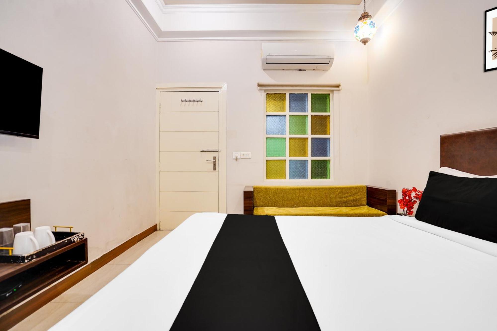 Hotel Super Townhouse Mansarovar Near Metro Station 4*