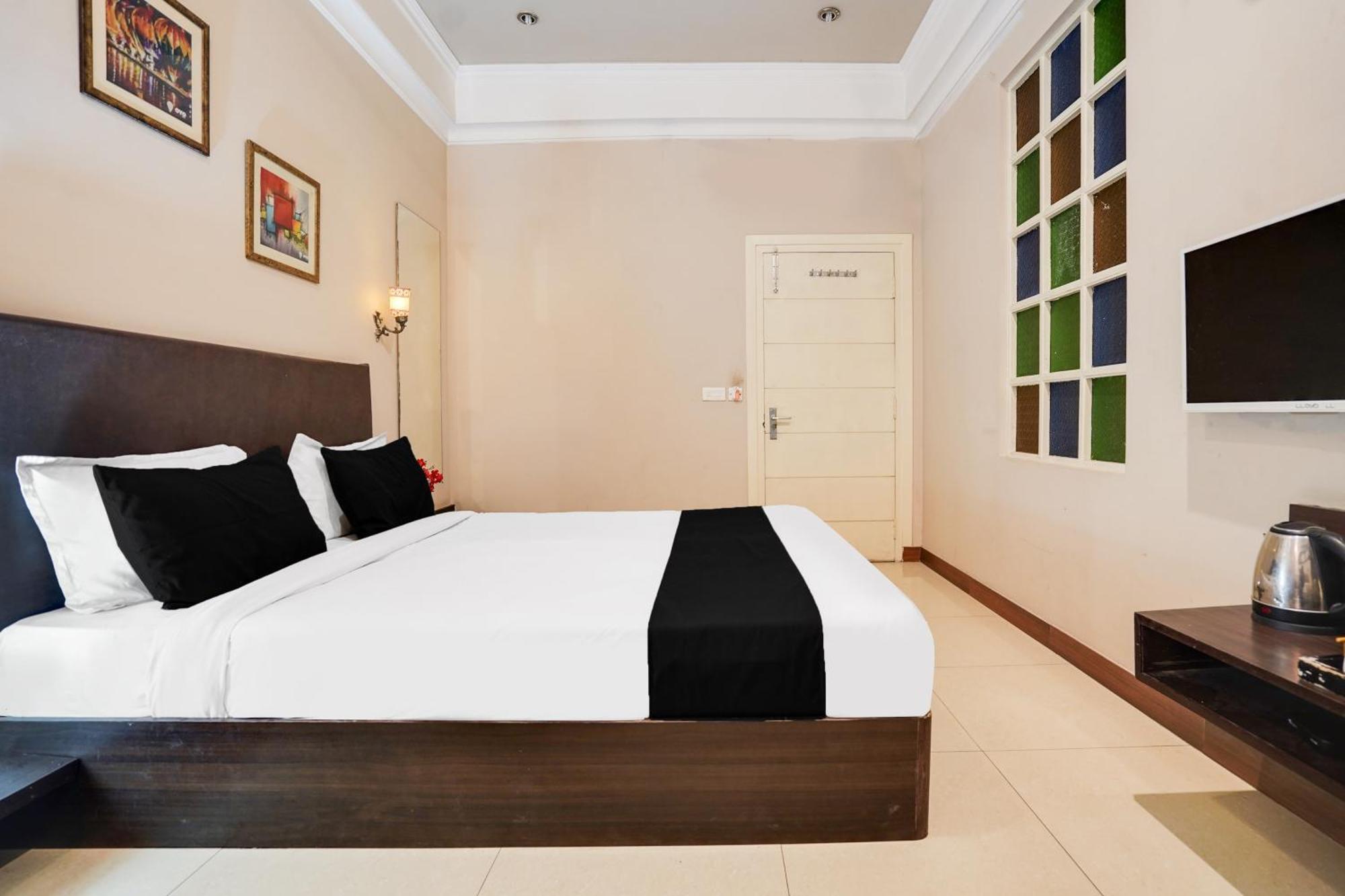 Super Townhouse Mansarovar Near Metro Station Hotel 4*