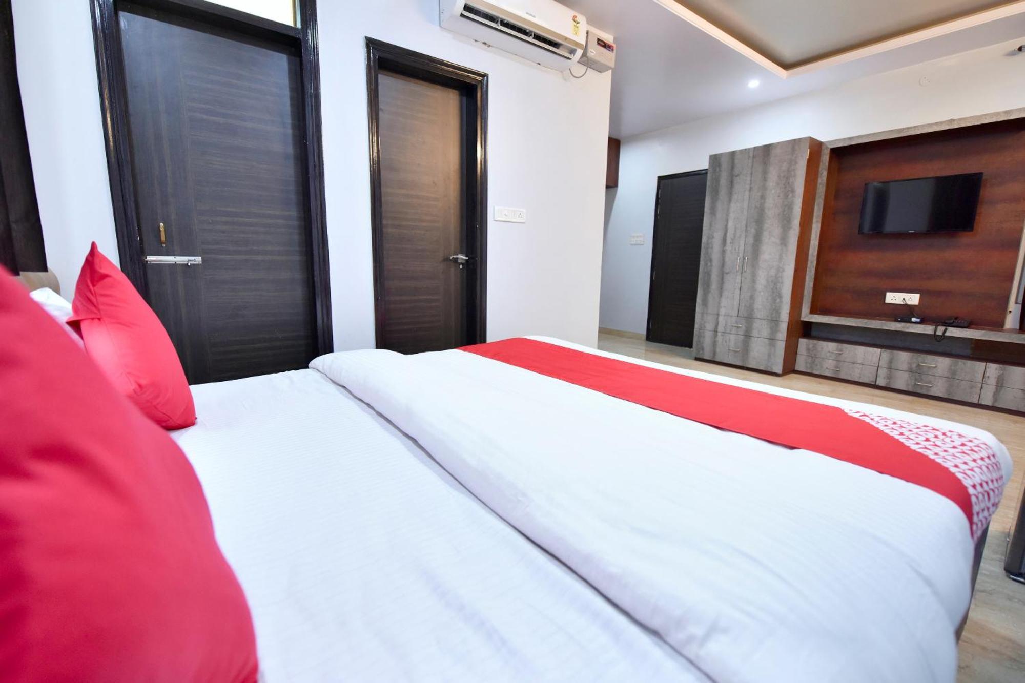 Oyo 12421 G.t View 4* Jaipur