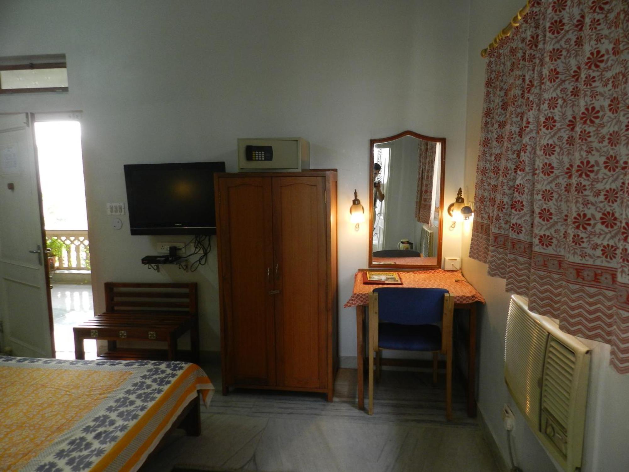 Hotel Tara Niwas 3*