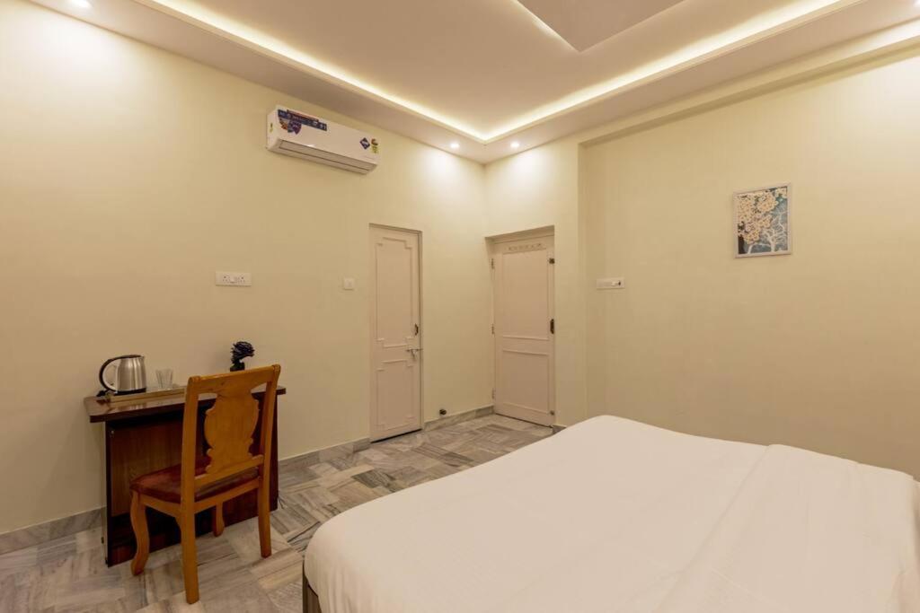 Ravideep Apartment *