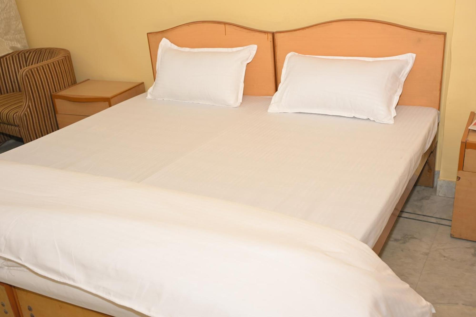 Bhiwani Guest house *