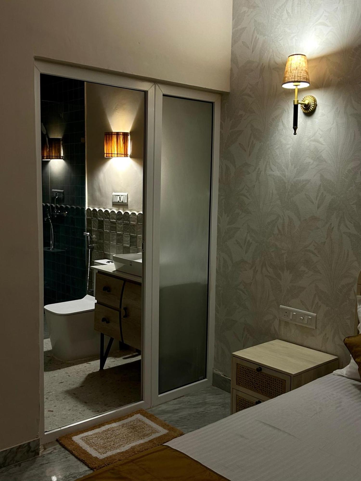 The Little Experience, Apartment