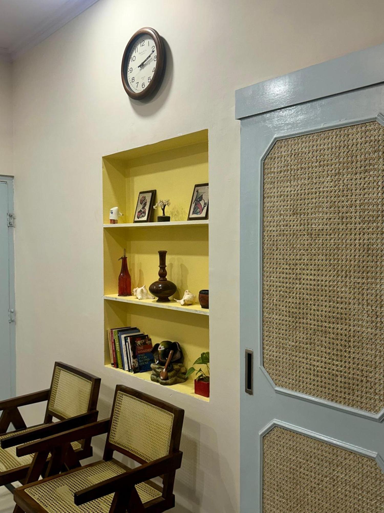 The Little Experience, Apartment *