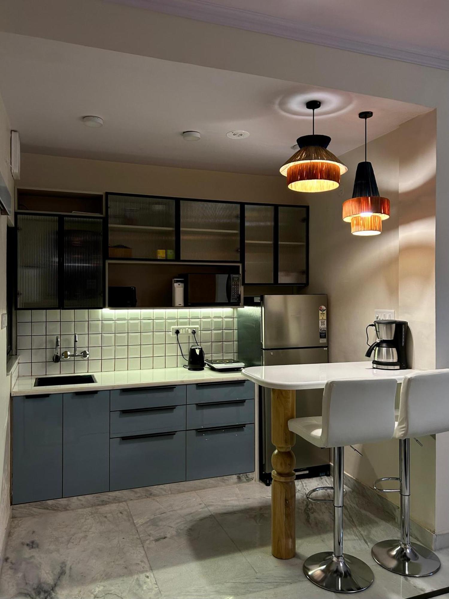 The Little Experience, Apartment *
