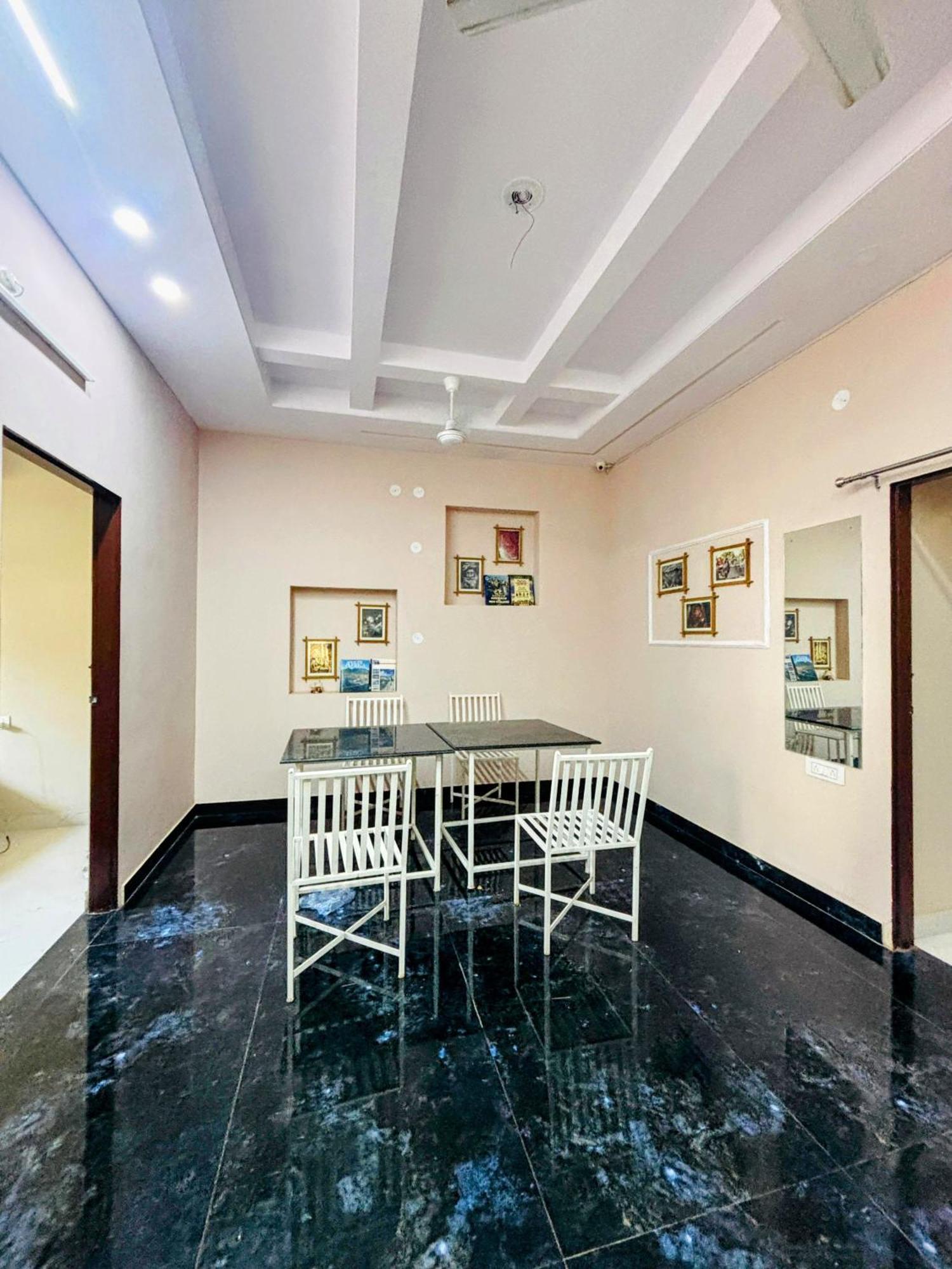 Glad By Cozystays Bed & Breakfast Jaipur