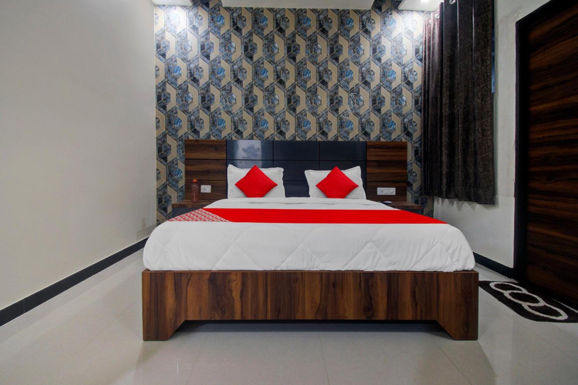 Hotel O Om Palace 3*