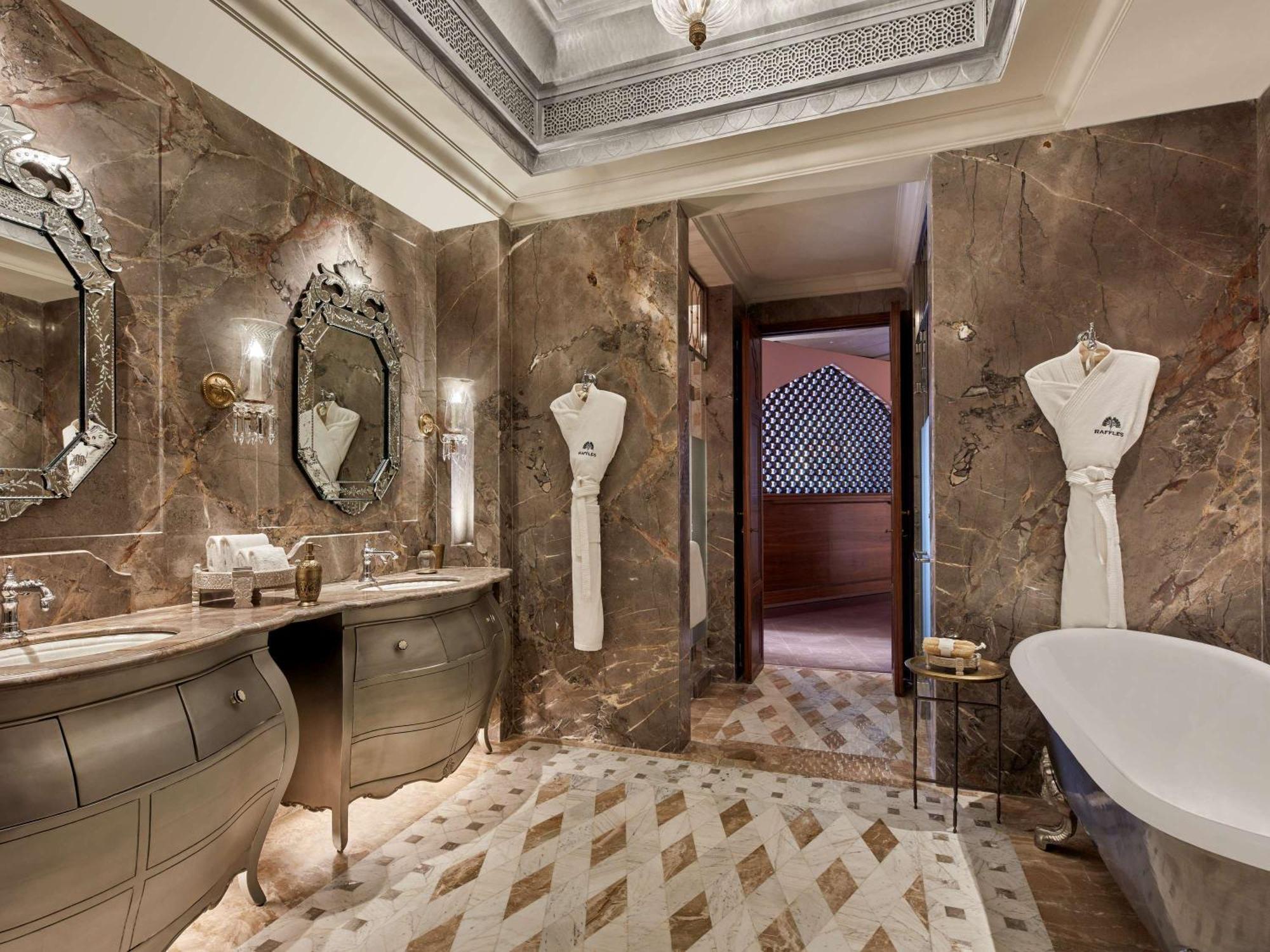 Raffles 5*