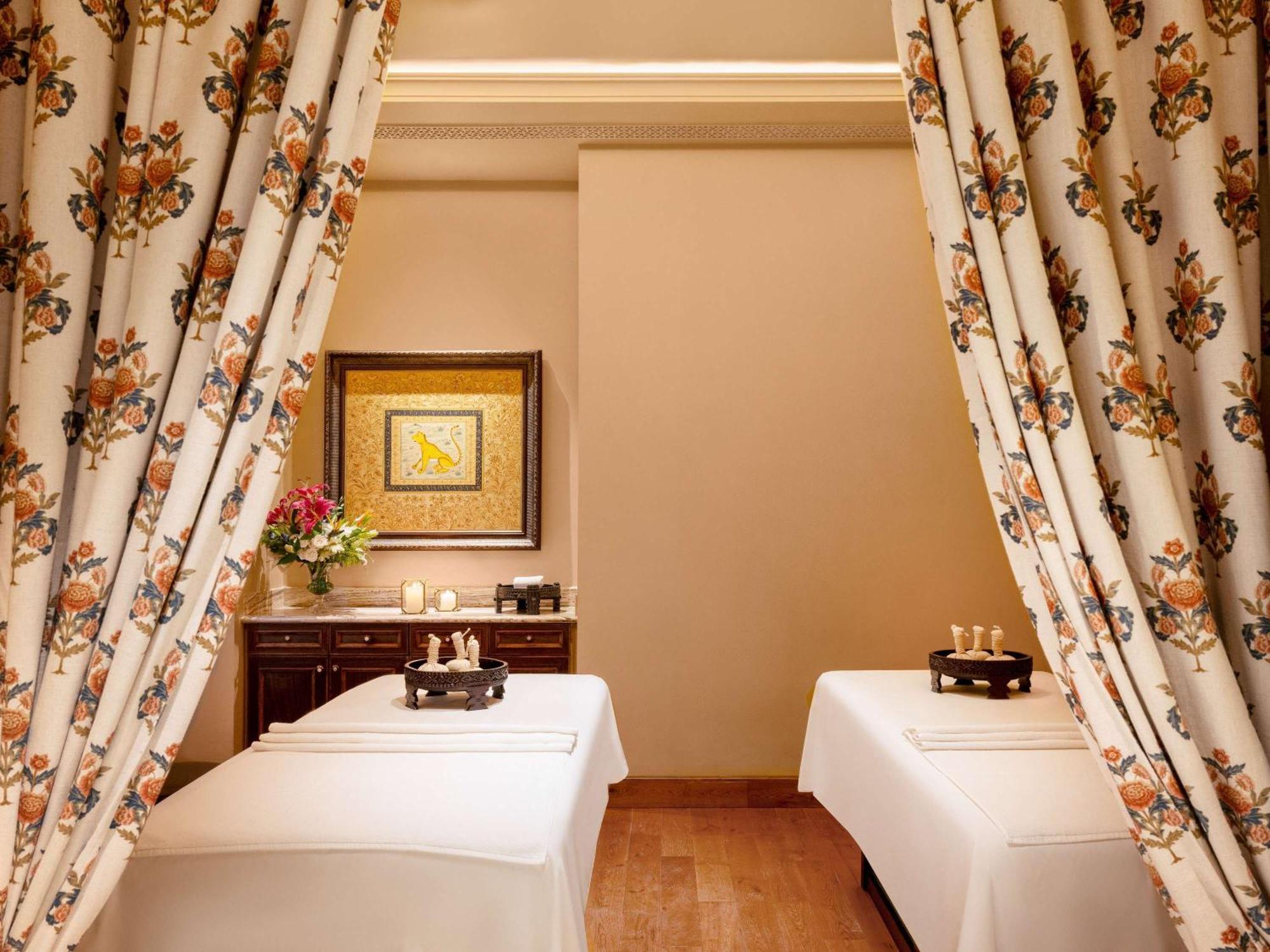 Raffles Hotel 5*