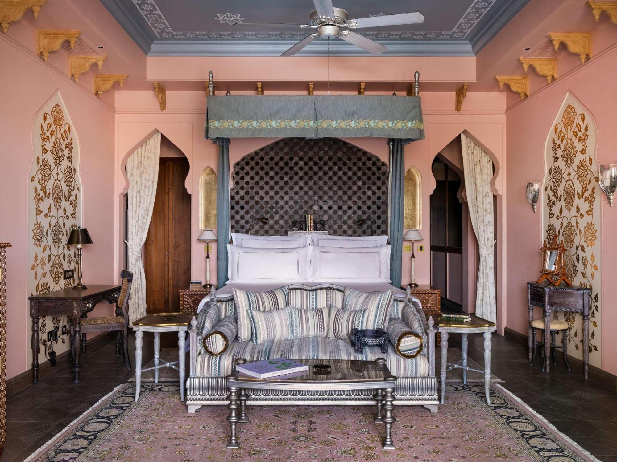 Raffles Hotel 5*