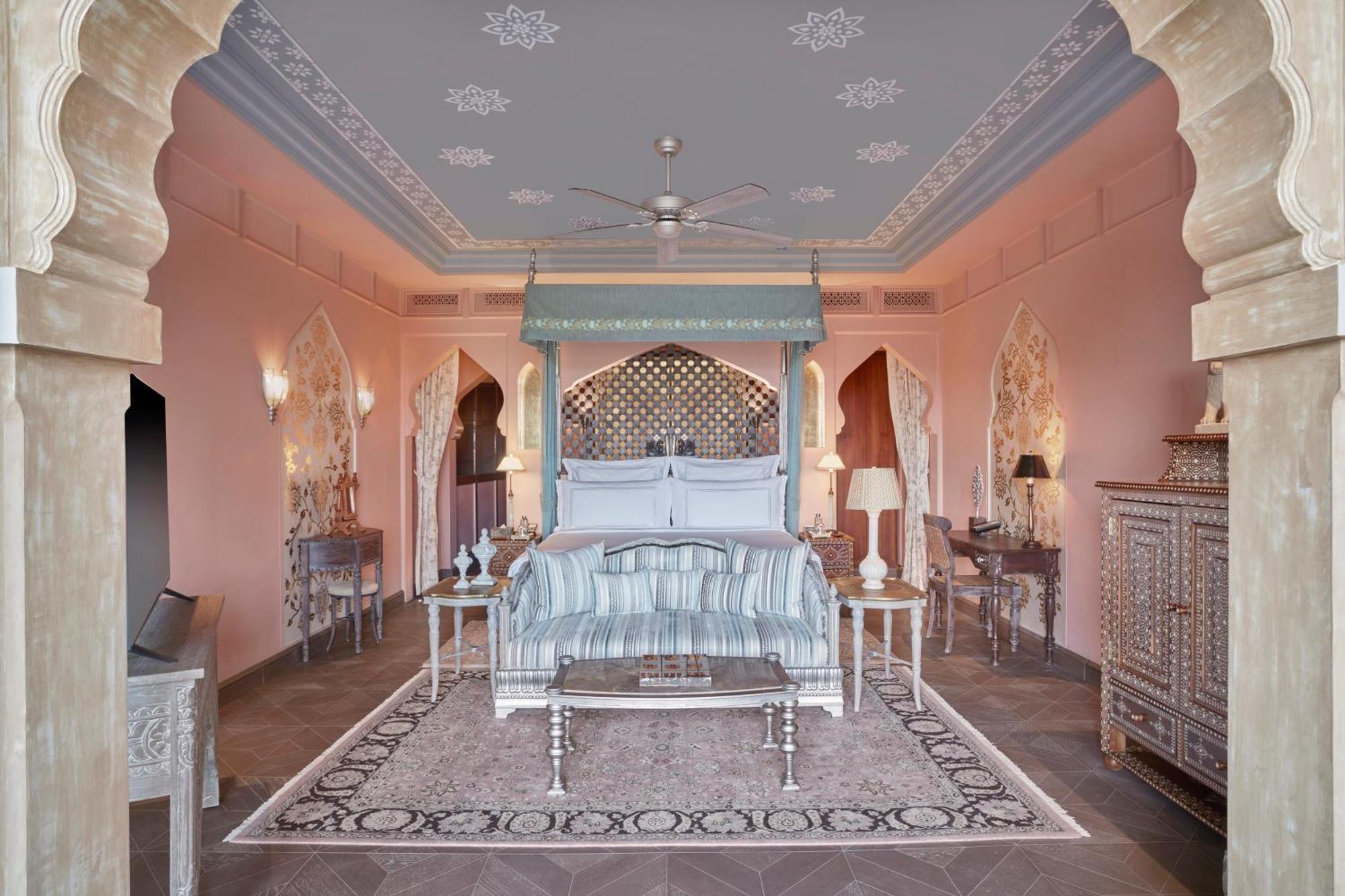 Raffles Hotel 5*