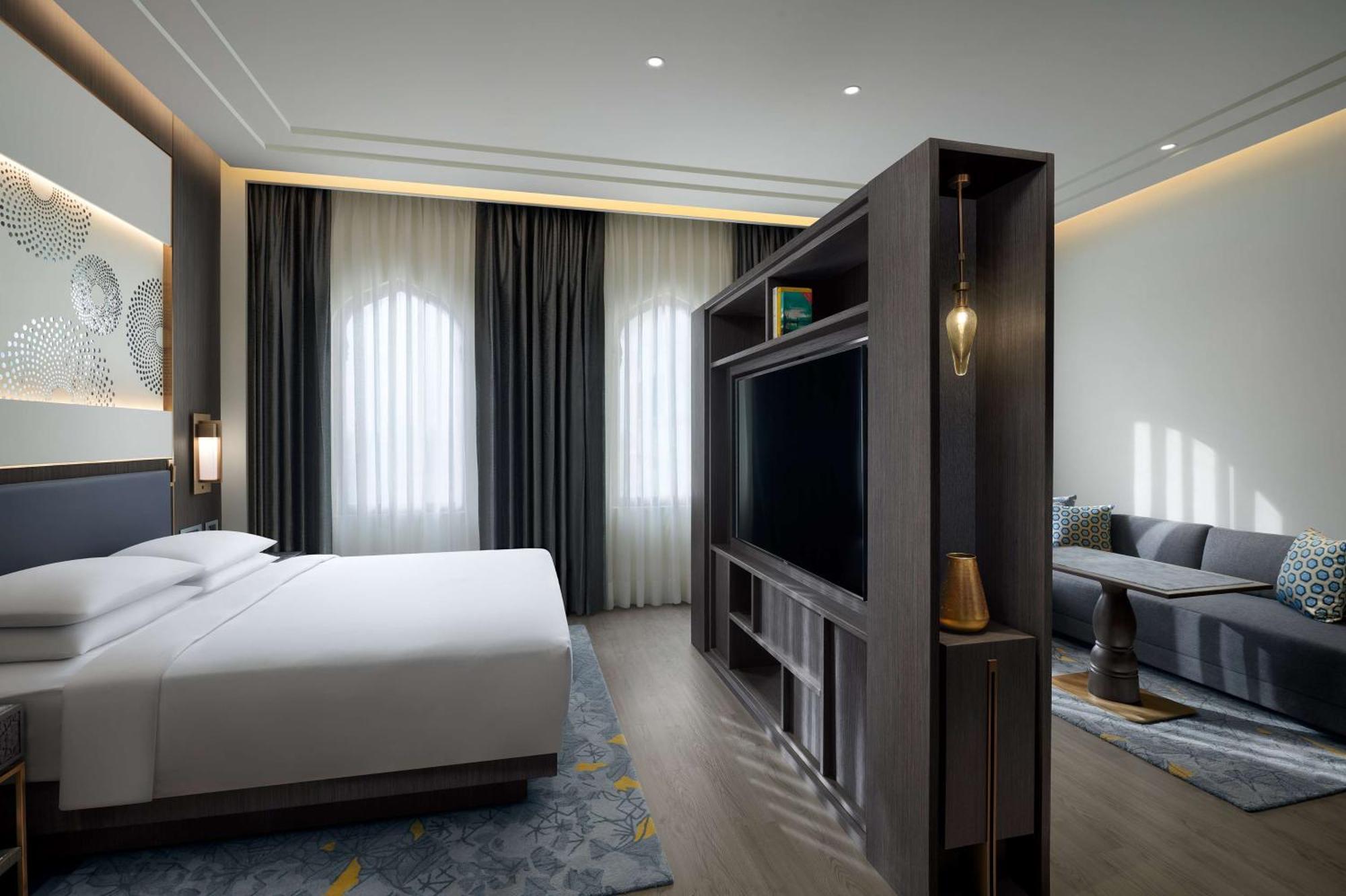 Hyatt Regency Mansarovar Hotel 5*