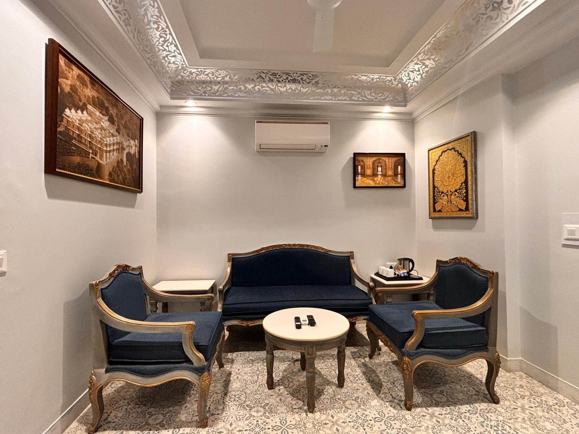 Ratnawali - A Vegetarian Heritage Hotel Jaipur