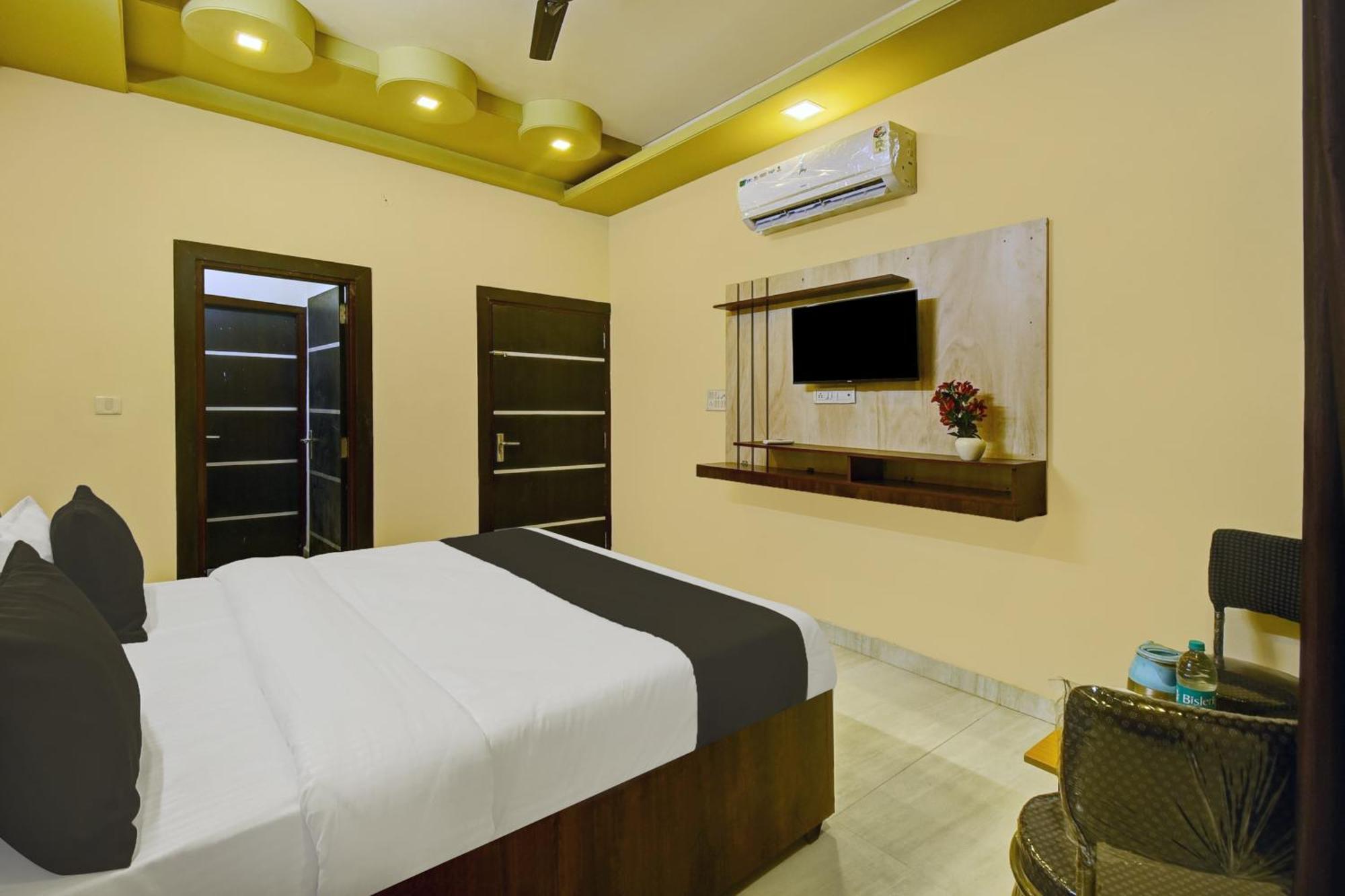 O Neelkanth Hotel 3*