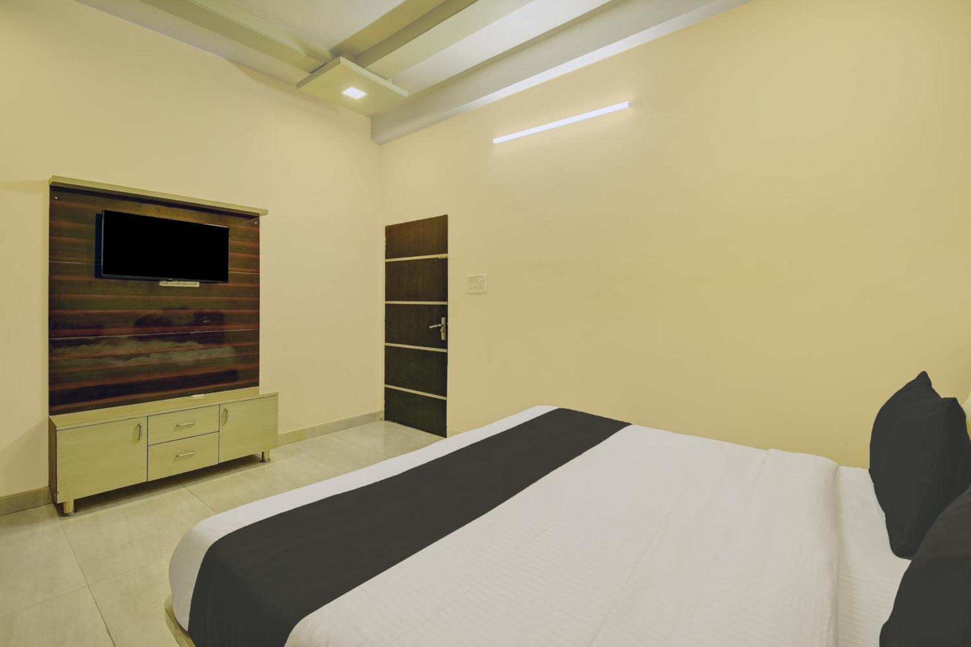 O Neelkanth Hotel 3*