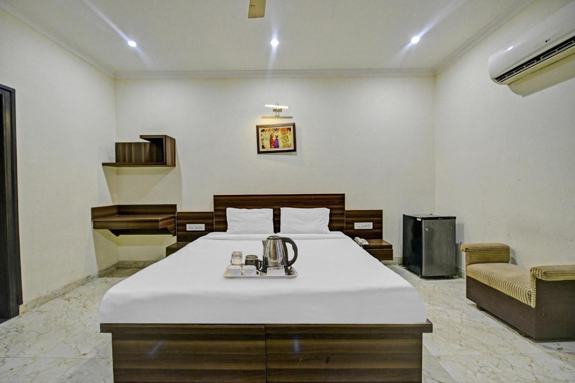 Hotel O Sahib's Fine 4*