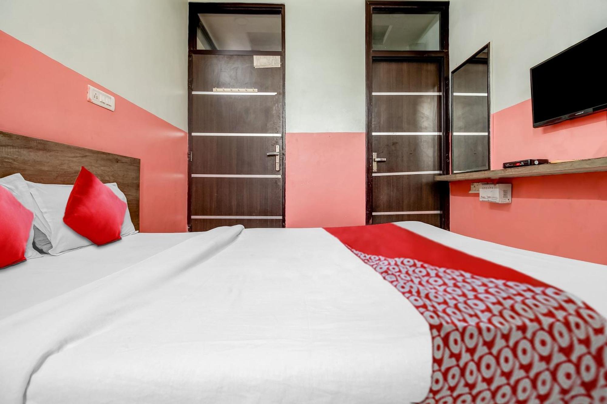 O Rajwada Hotel 3*