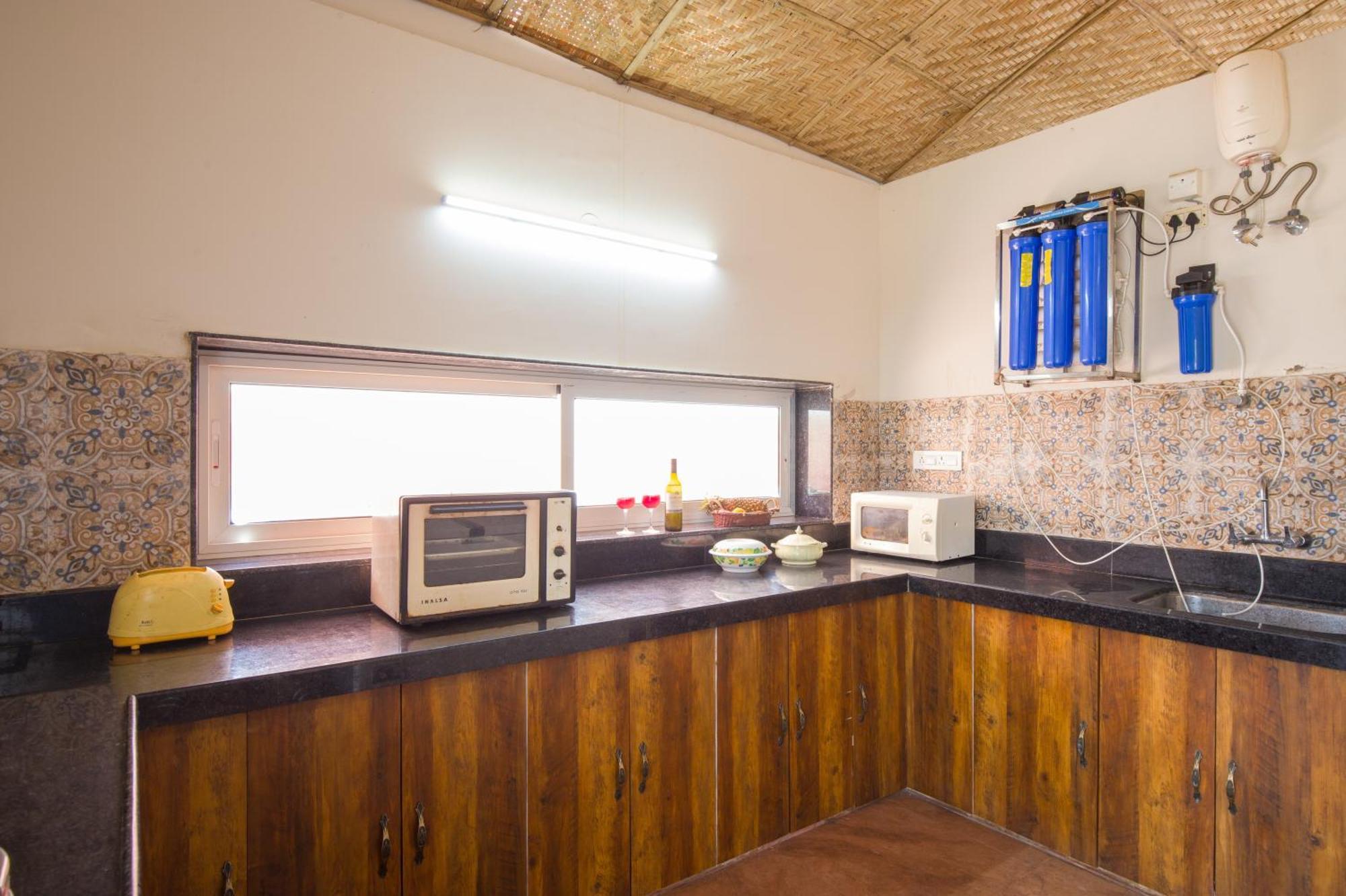 Elivaas 7bhk Oakwood Manor With Pools & Lush Garden *