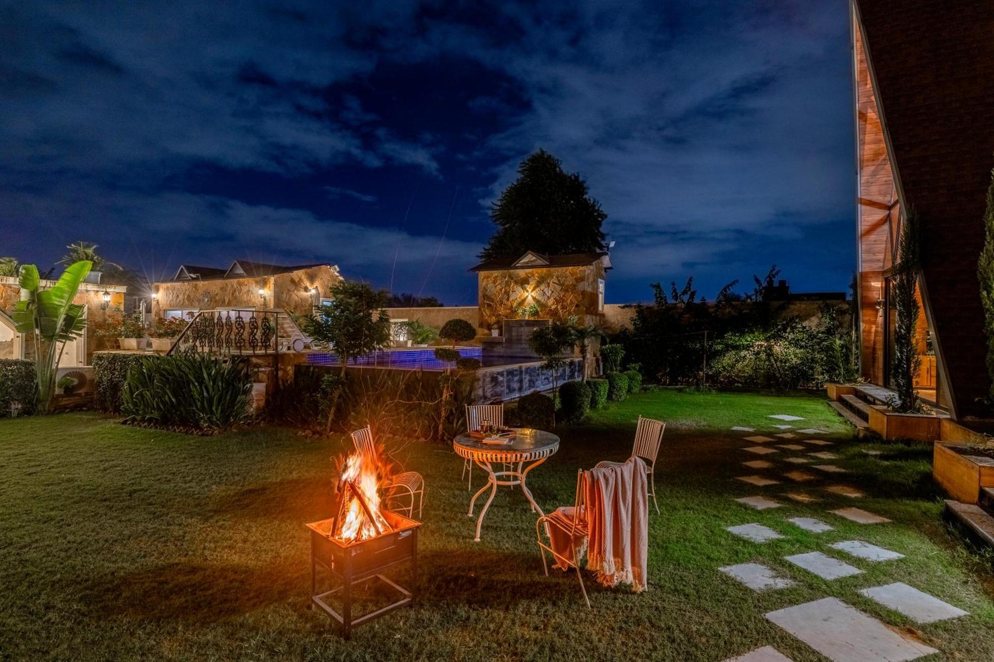 Elivaas 7bhk Oakwood Manor With Pools & Lush Garden