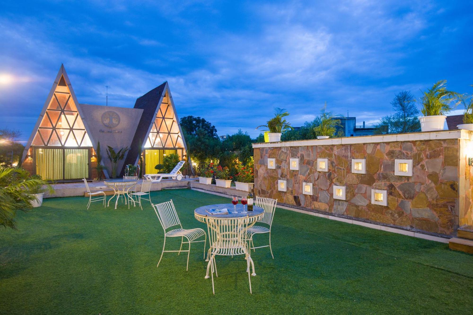 Elivaas 7bhk Oakwood Manor With Pools & Lush Garden Villa