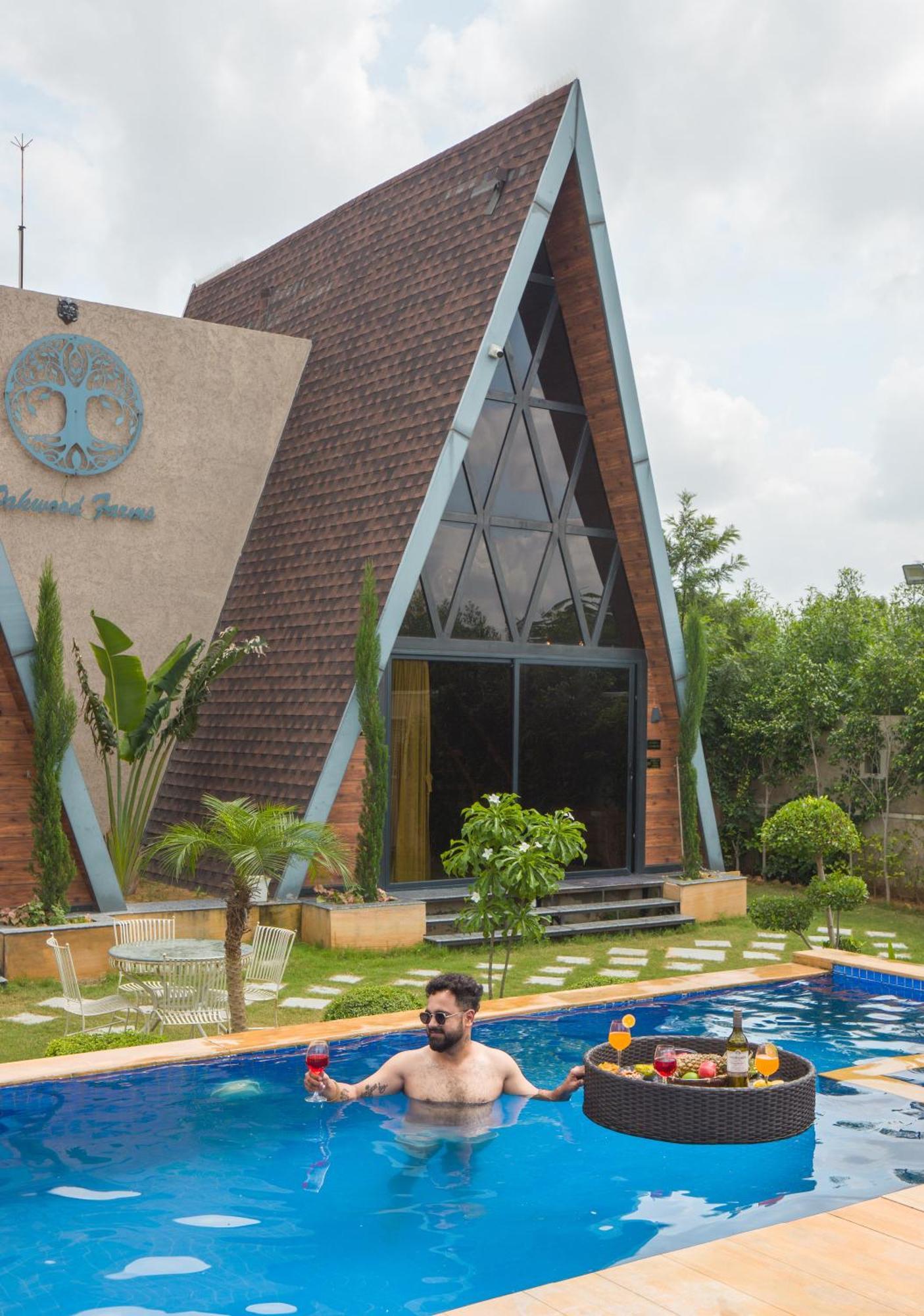 Elivaas 7bhk Oakwood Manor With Pools & Lush Garden