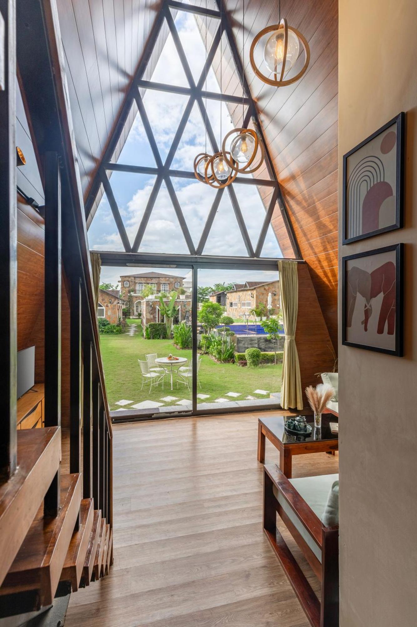 Elivaas 7bhk Oakwood Manor With Pools & Lush Garden Villa