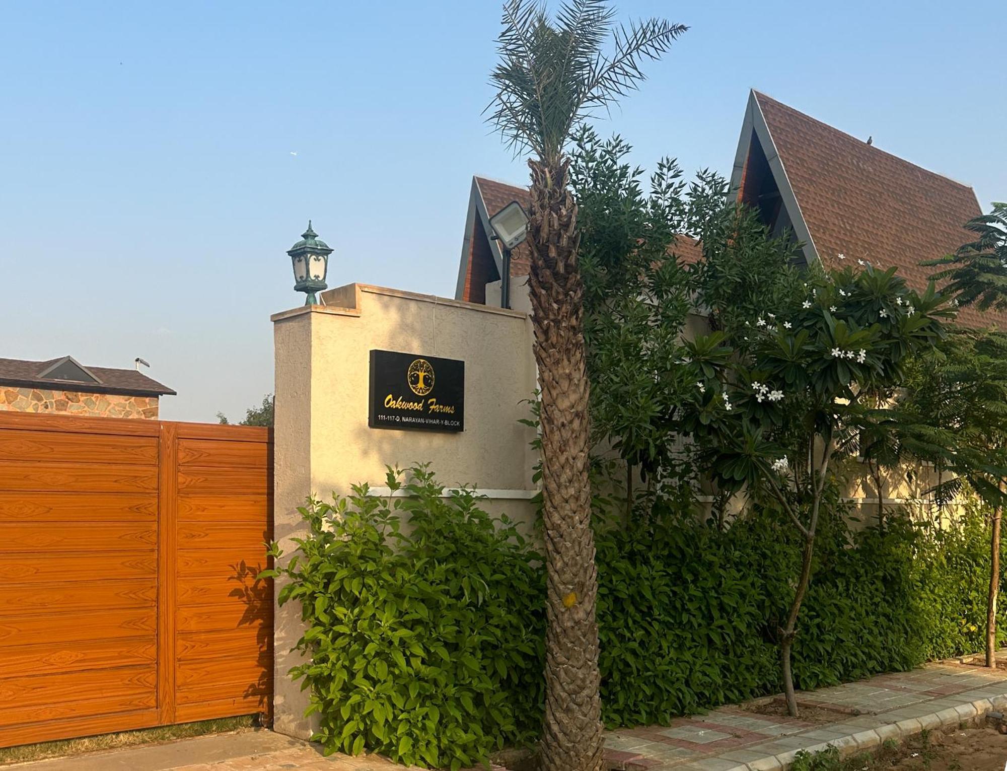 Elivaas 7bhk Oakwood Manor With Pools & Lush Garden *