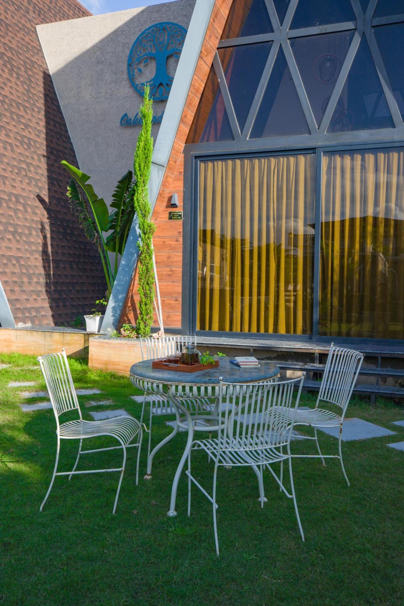 Elivaas 7bhk Oakwood Manor With Pools & Lush Garden Jaipur