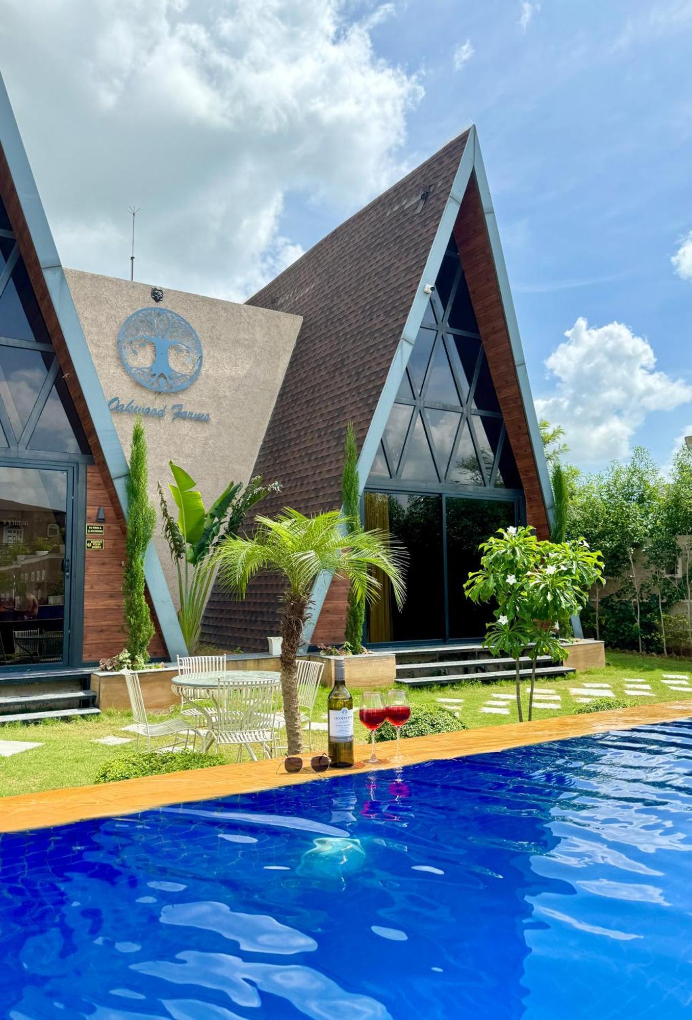 Elivaas 7bhk Oakwood Manor With Pools & Lush Garden Villa *