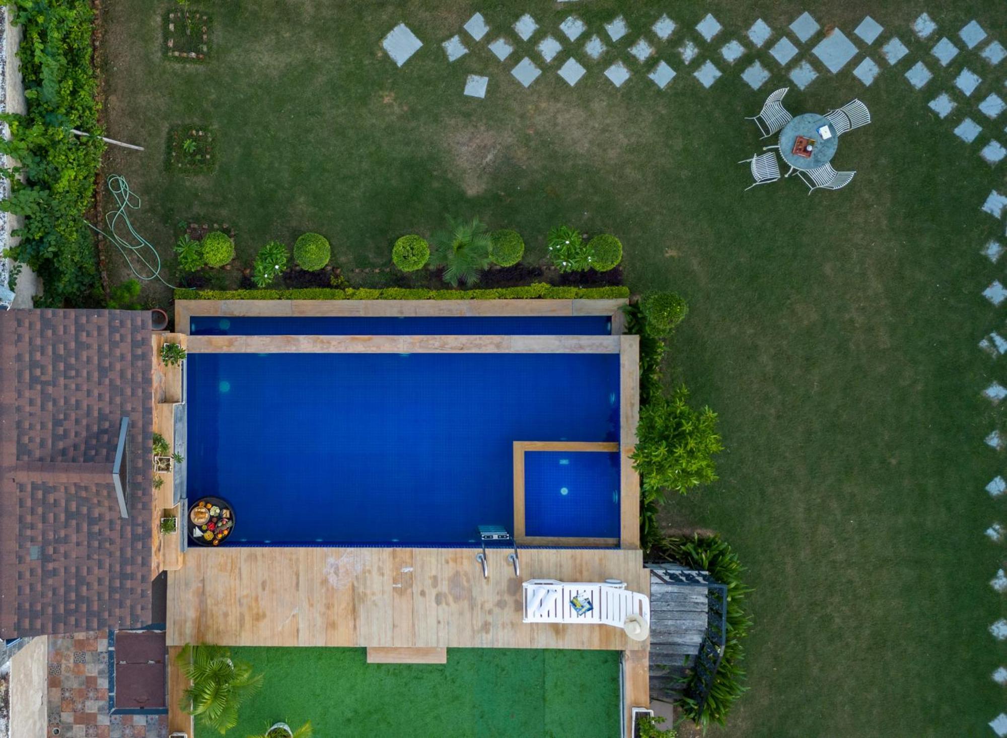 Elivaas 7bhk Oakwood Manor With Pools & Lush Garden Villa