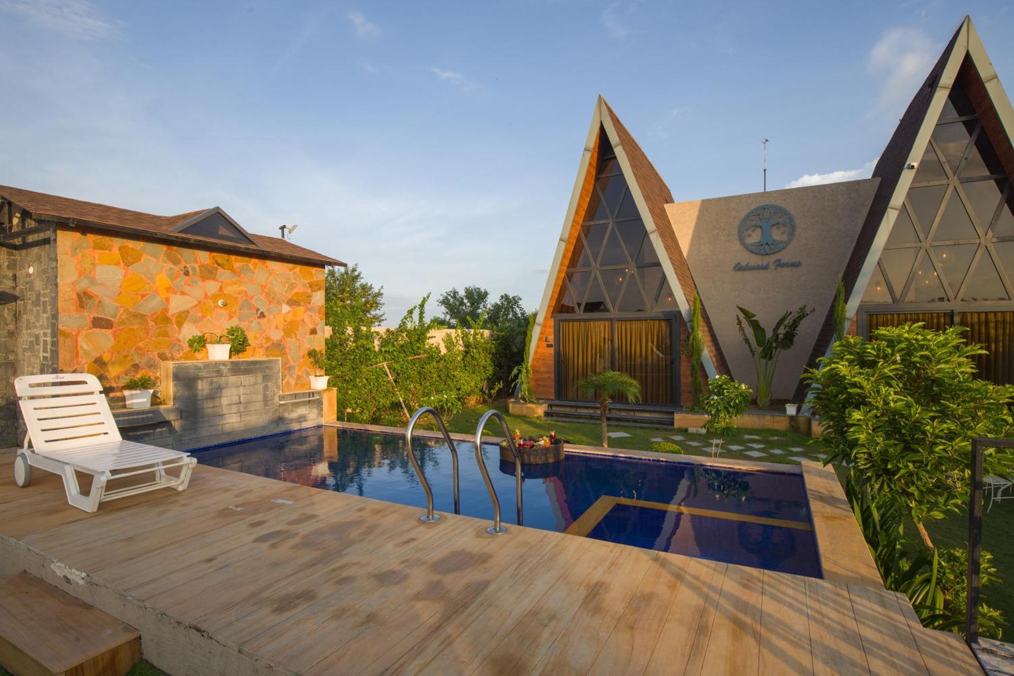 Villa Elivaas 7bhk Oakwood Manor With Pools & Lush Garden *