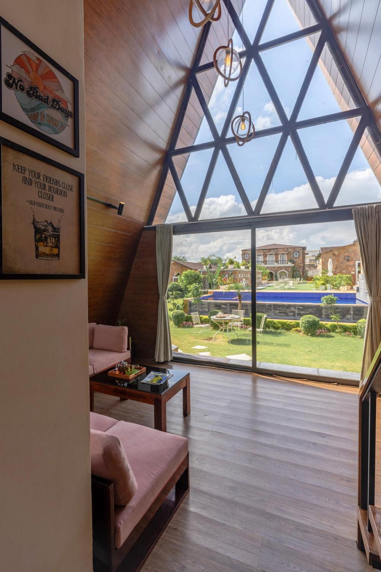 Elivaas 7bhk Oakwood Manor With Pools & Lush Garden Villa Jaipur