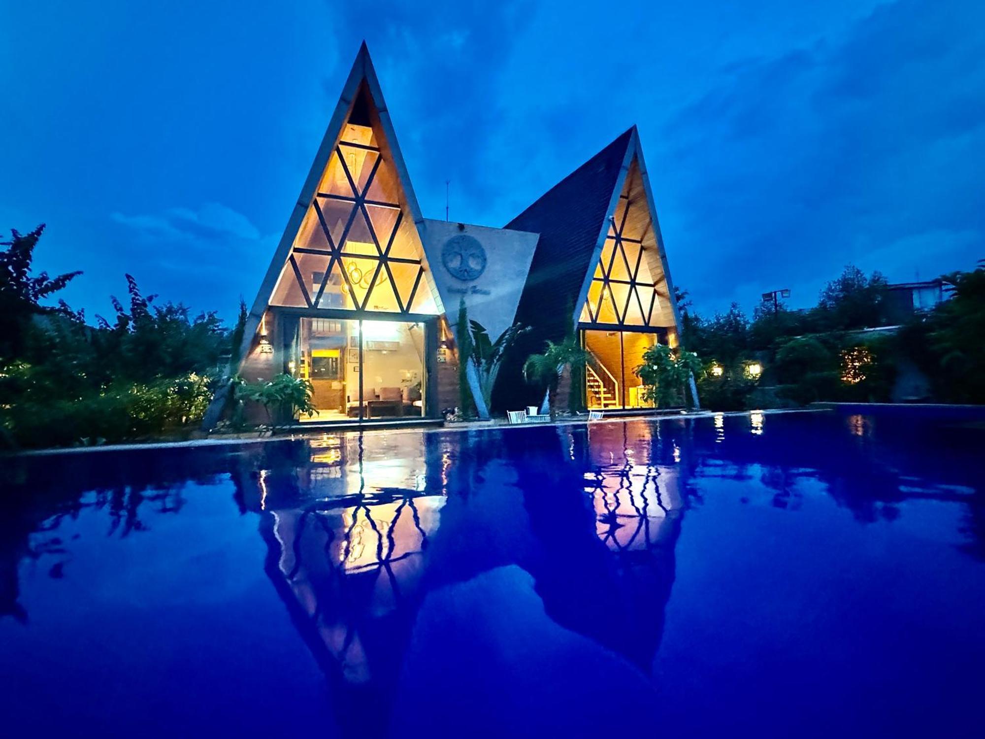 Elivaas 7bhk Oakwood Manor With Pools & Lush Garden Villa Jaipur