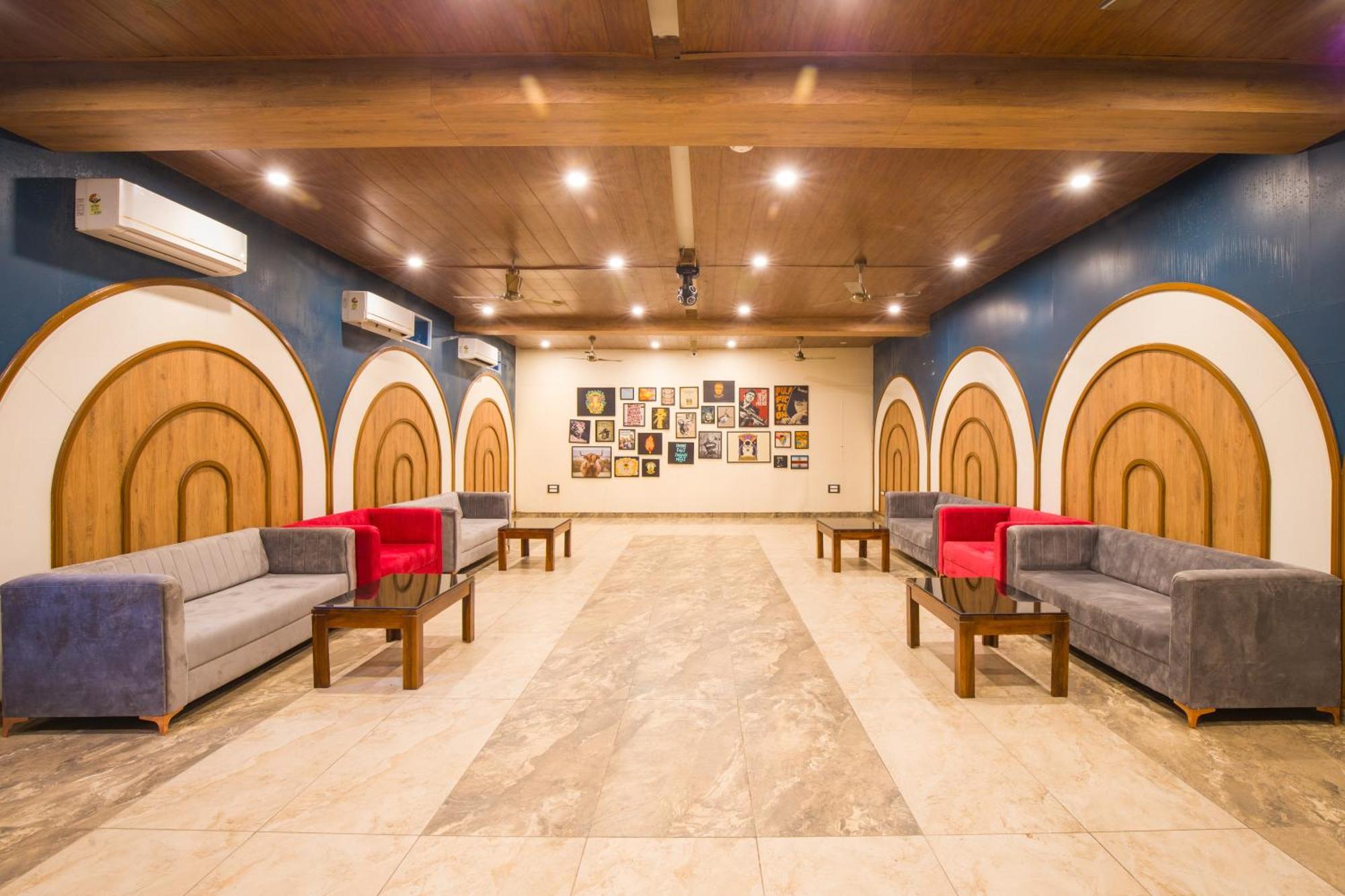 Elivaas 7bhk Oakwood Manor With Pools & Lush Garden *