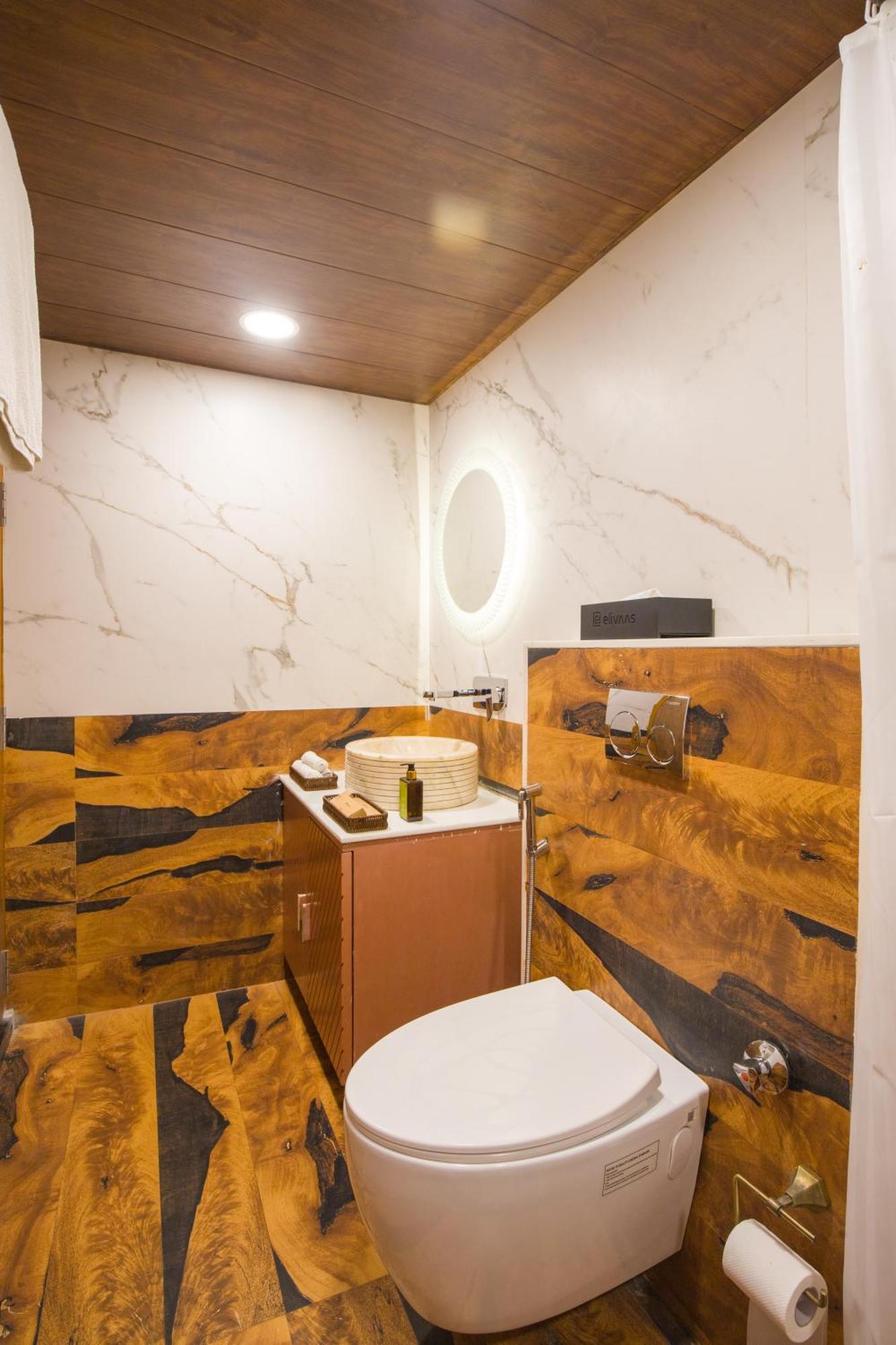 Elivaas 7bhk Oakwood Manor With Pools & Lush Garden