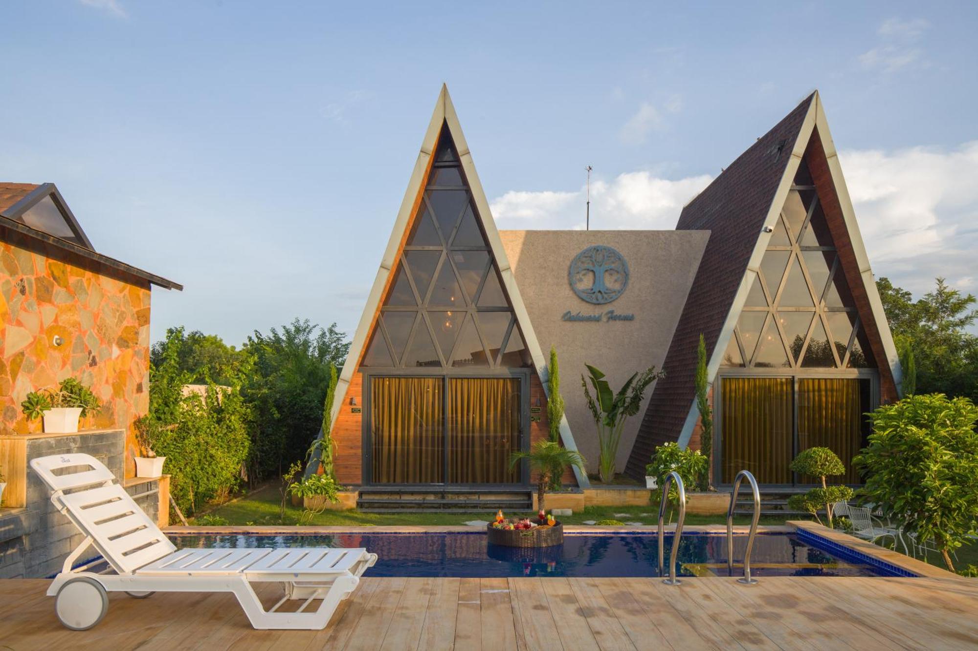 Elivaas 7bhk Oakwood Manor With Pools & Lush Garden Villa