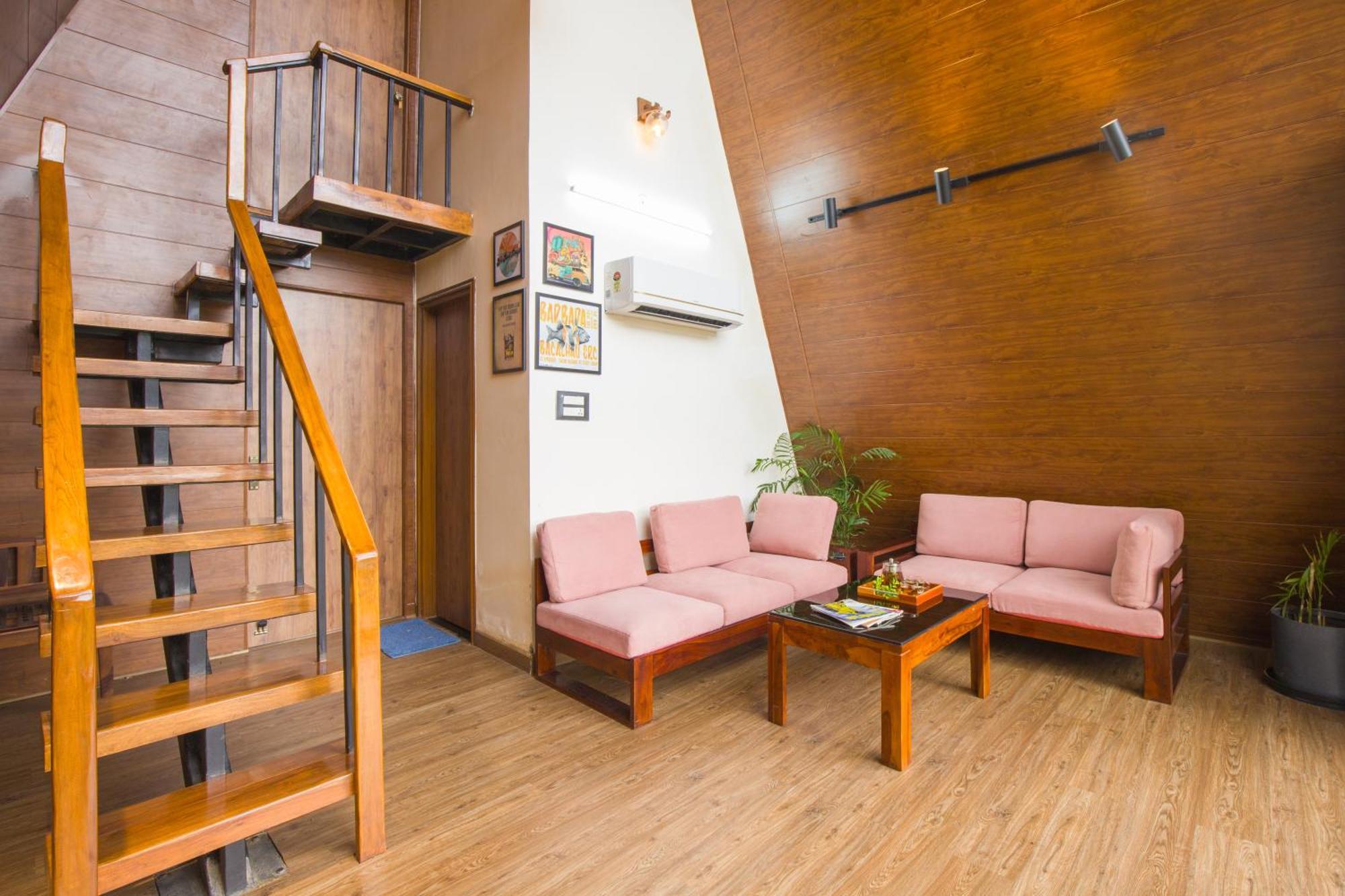 Elivaas 7bhk Oakwood Manor With Pools & Lush Garden * Jaipur