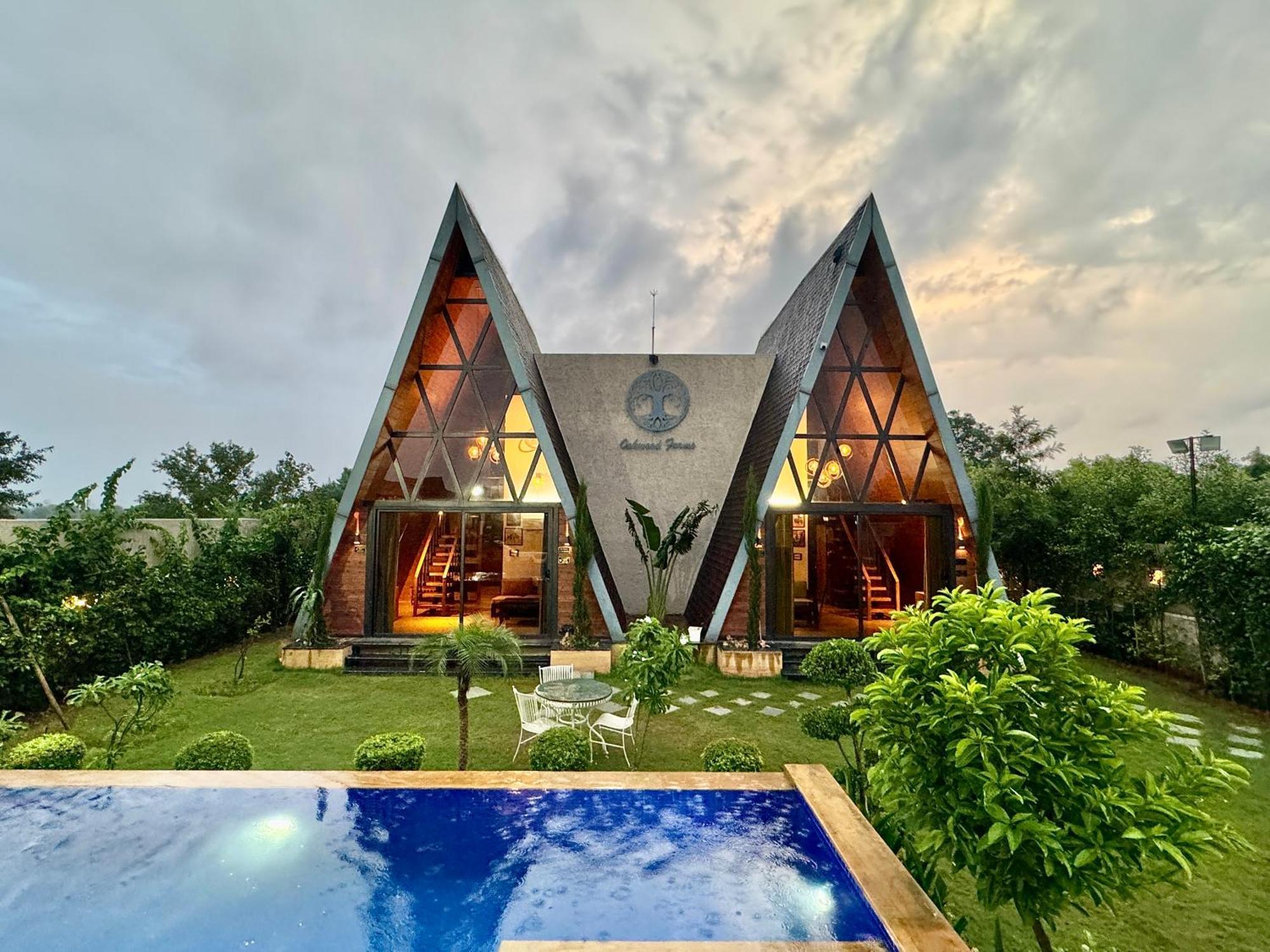Villa Elivaas 7bhk Oakwood Manor With Pools & Lush Garden Jaipur