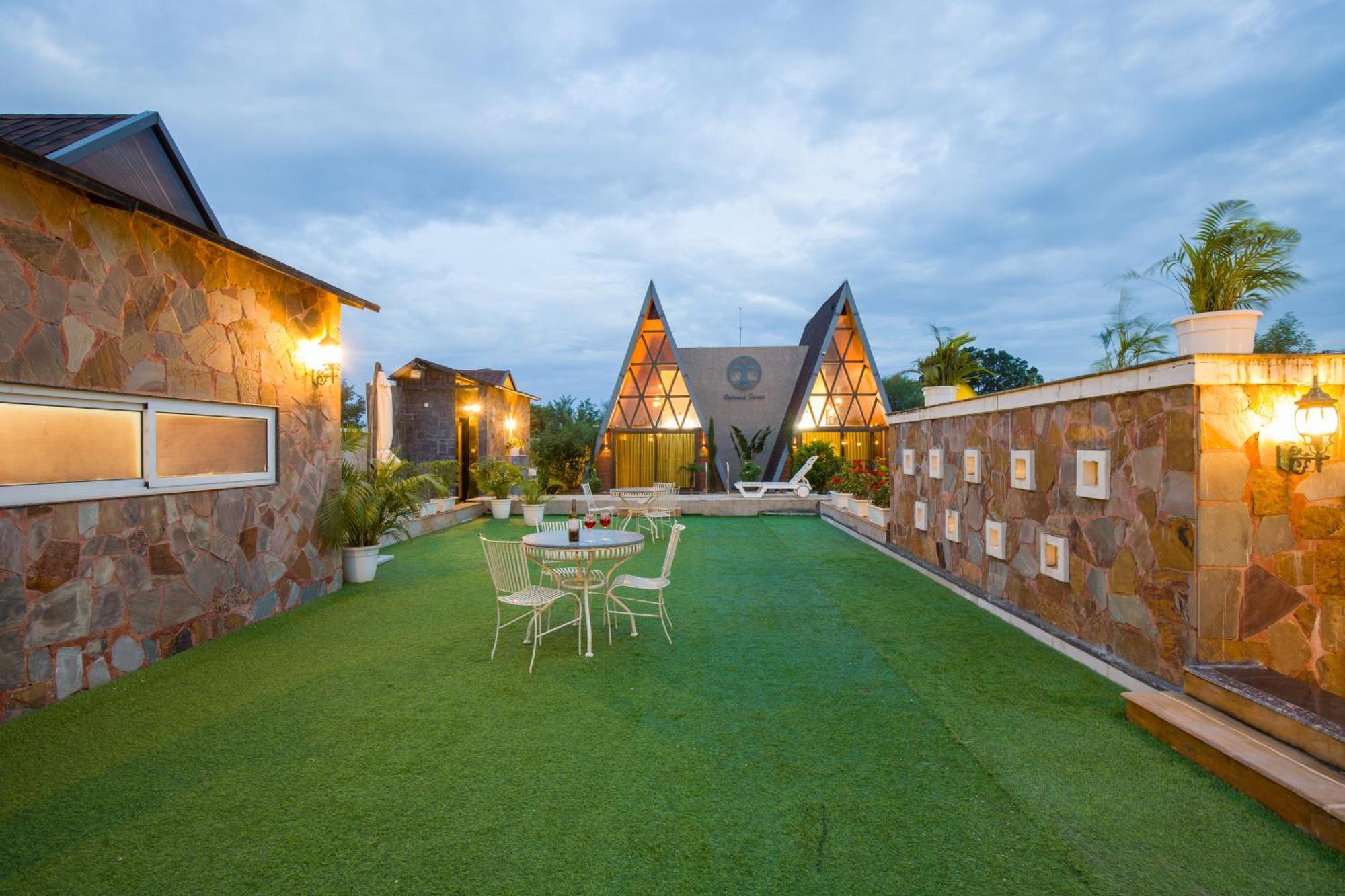Elivaas 7bhk Oakwood Manor With Pools & Lush Garden * Jaipur