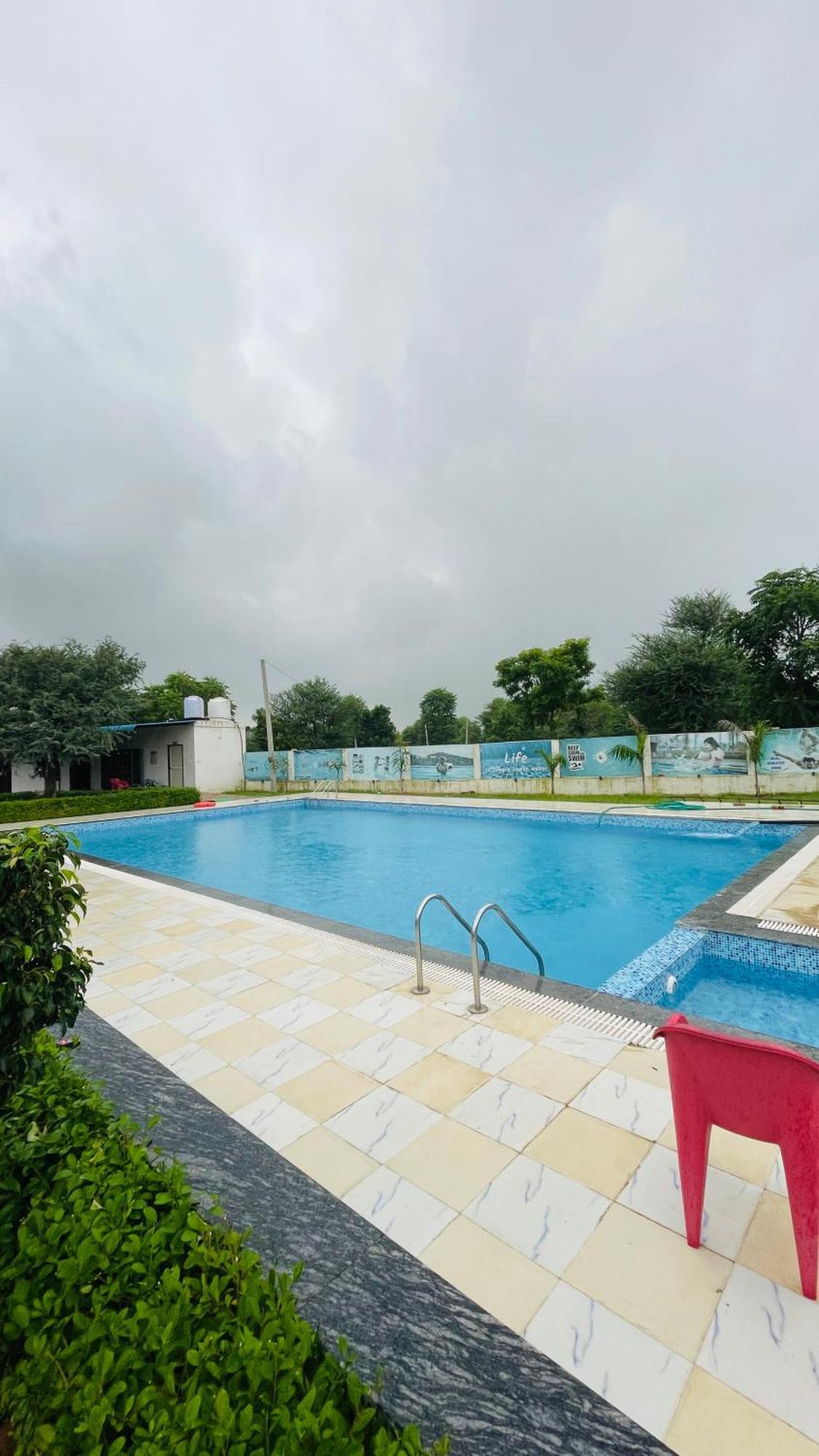 The Hill View - Swimming Pool & Hotel Jaipur