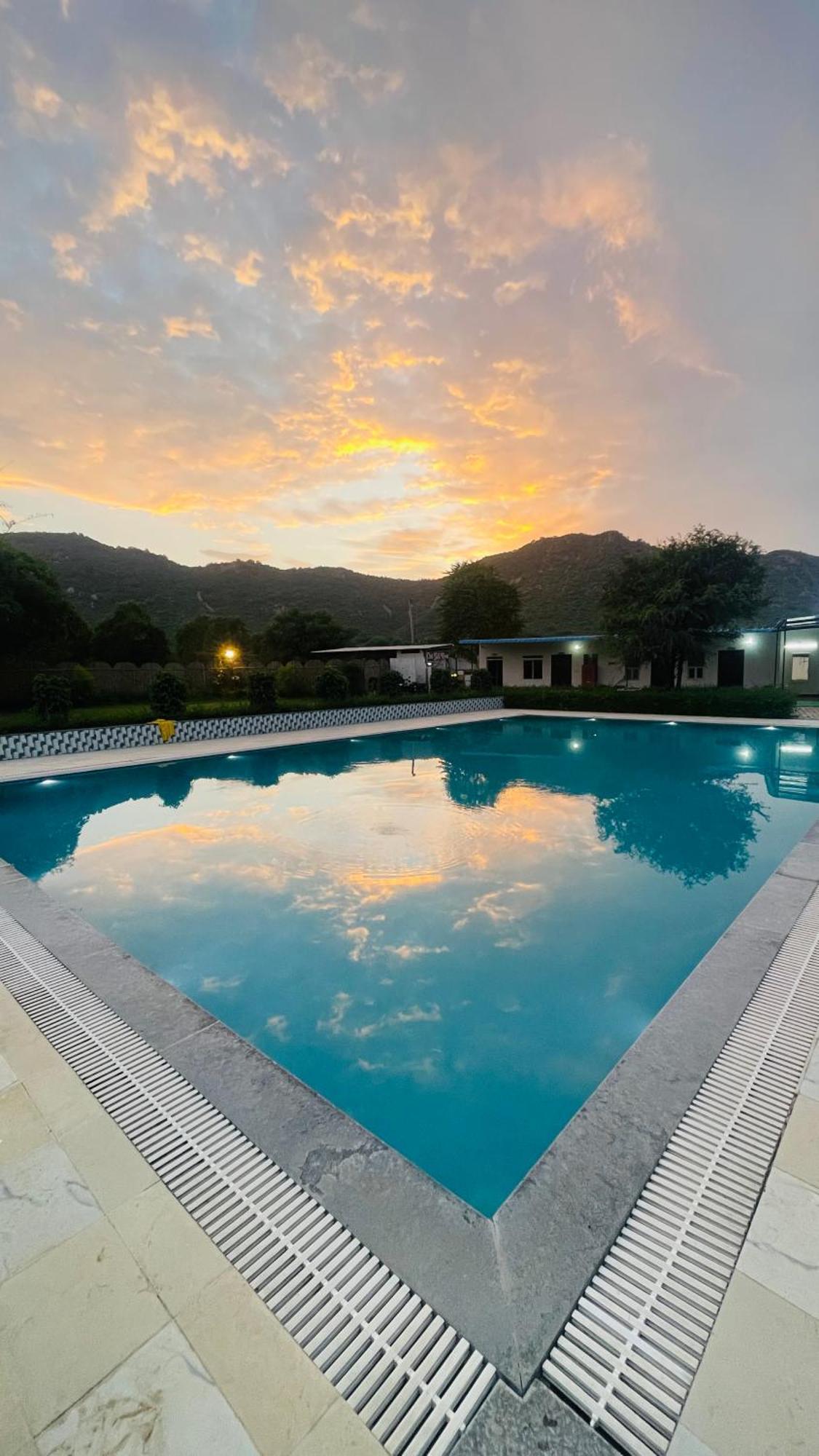 The Hill View - Swimming Pool & Jaipur