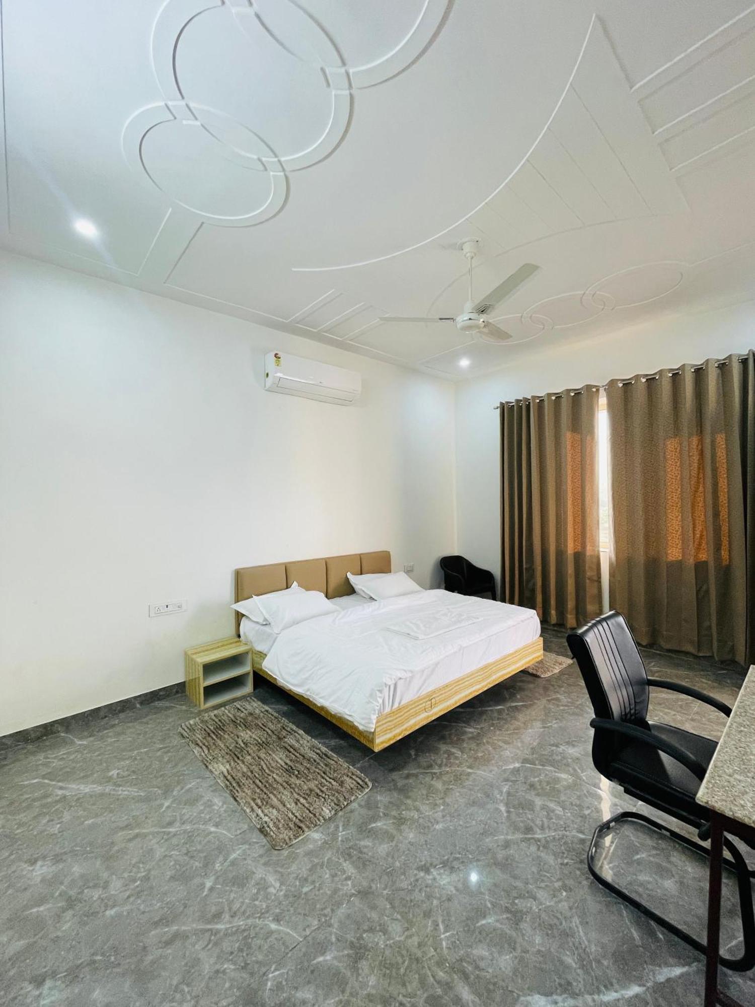 Hotel The Hill View - Swimming Pool &