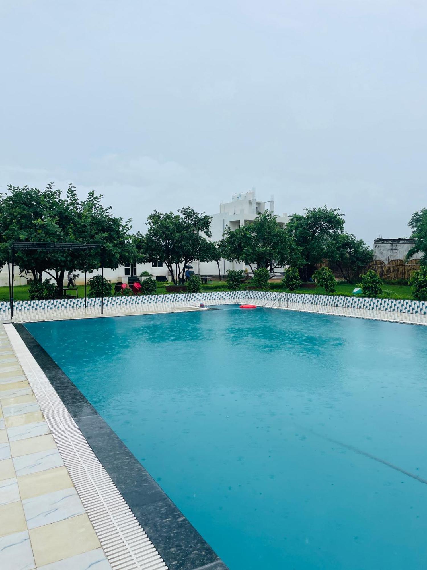 Hotel The Hill View - Swimming Pool & *