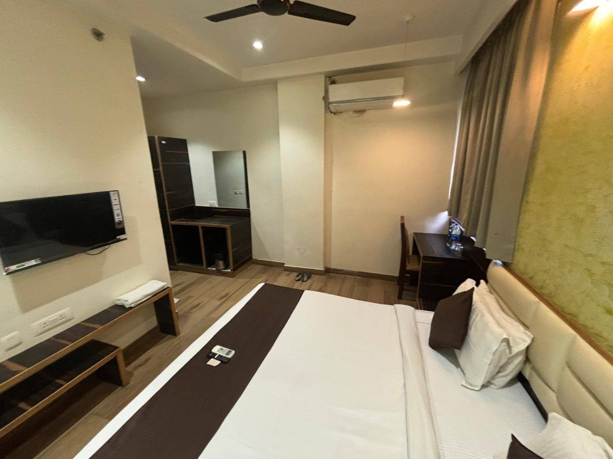 Hotel Karma *