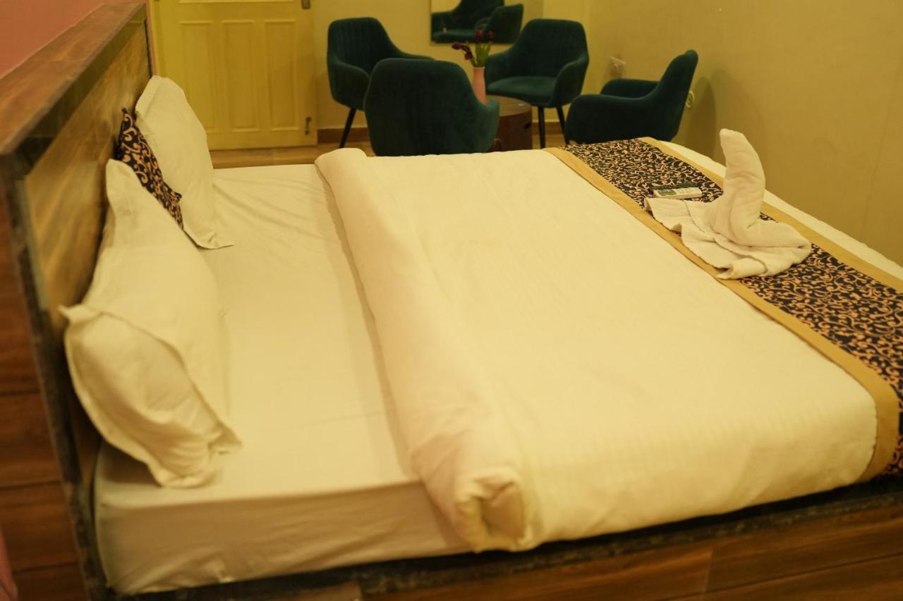 Pragati, New Loha Mandi Hotel