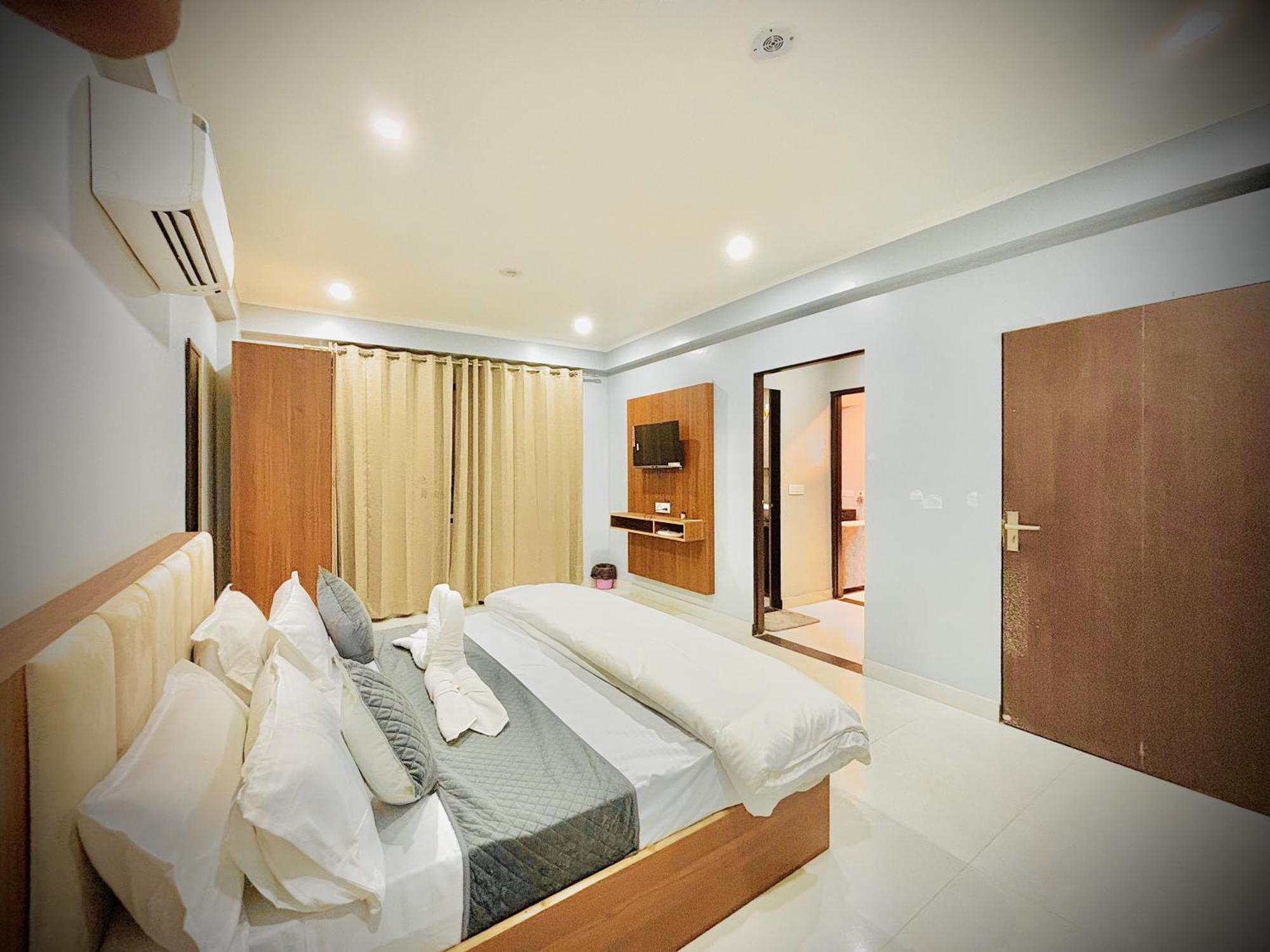 Grand Aana 3*